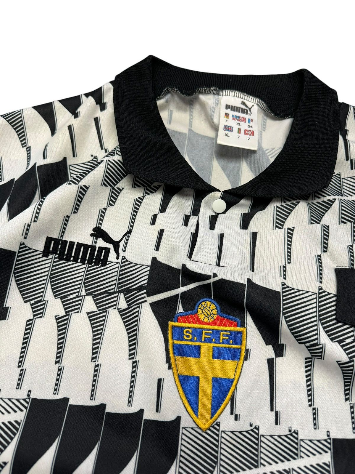 Puma Puma Sweden 1997/98 Football Jersey Referee XL Size US XL / EU 56 / 4 - 4 Thumbnail