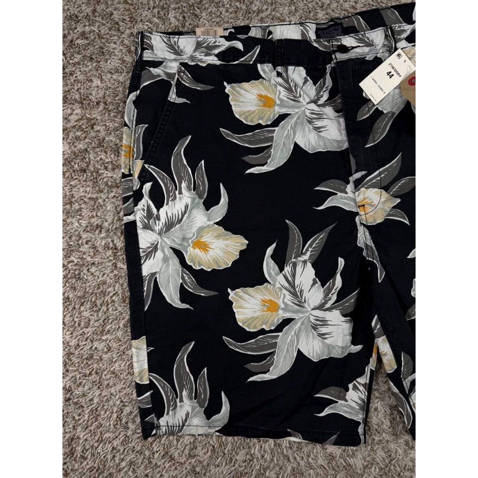 Levi's Levi's Men's Short Floral Hawaiian Chino Regular 44 Multicolor NWT Size US 44 / EU 60 - 2 Thumbnail