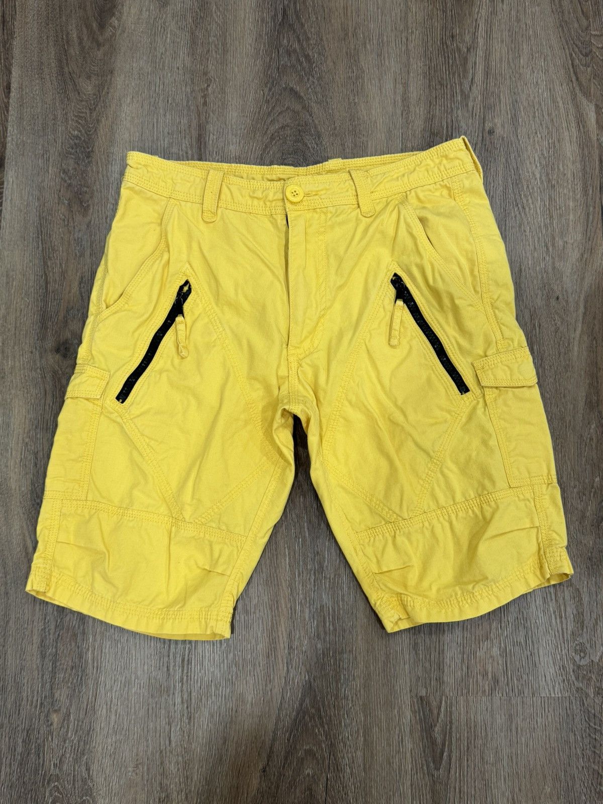 Armani Exchange Armani Exchange Utility Cargo Shorts Size US 29 - 1 Thumbnail