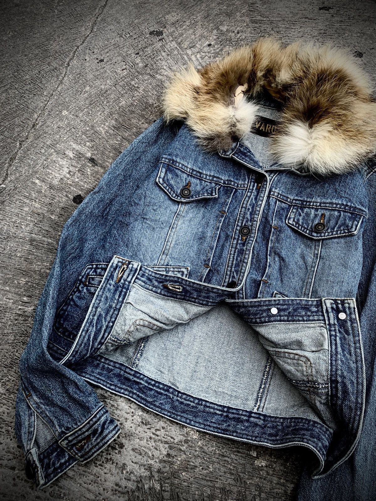 If Six Was Nine VAROSH Faux fur Raccon cropped denim jacket Size US M / EU 48-50 / 2 - 4 Thumbnail