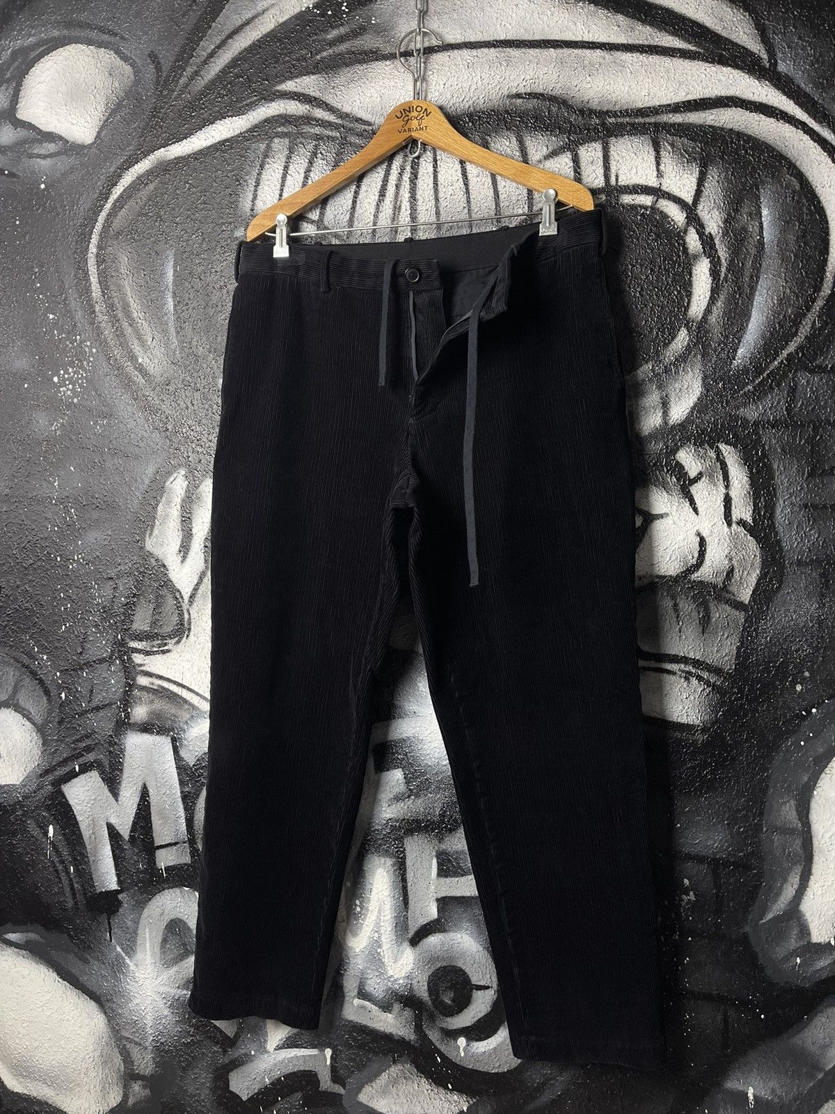 Uniqlo Uniqlo Black Corduroy Pants Relaxed Fit Men’s Size 34 Size US 34 / EU 50 - 1 Thumbnail