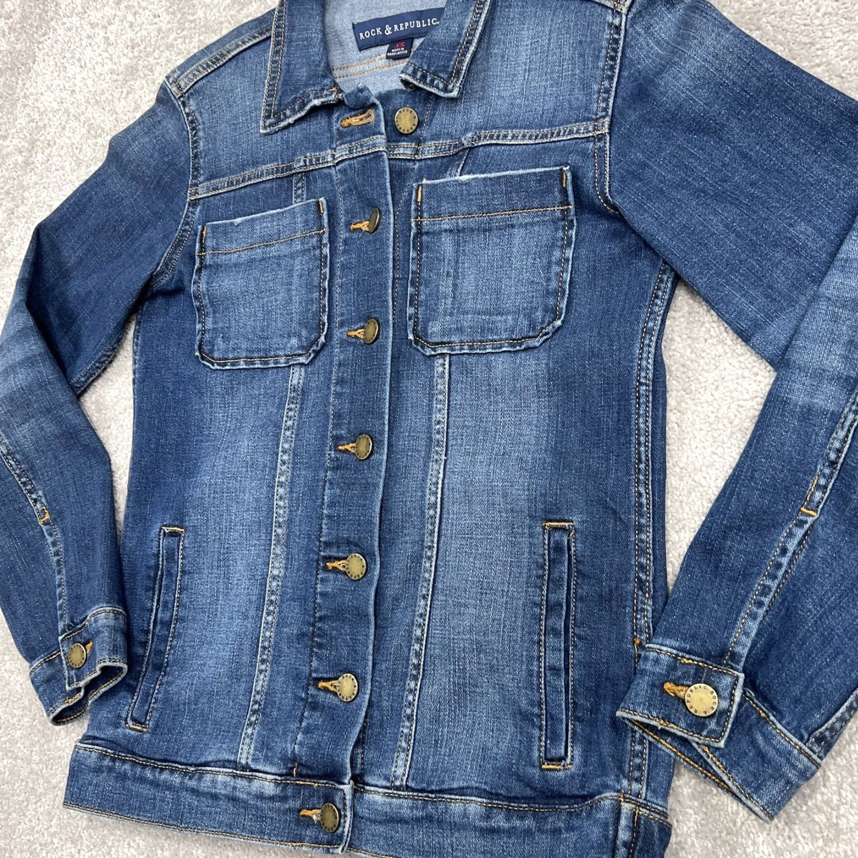 Vintage Rock & Republic Jean Jacket Women’s XS Distressed Medium Wash Denim Runaway 80s Music Casual Size 26" / US 2 / IT 38 - 2 Thumbnail