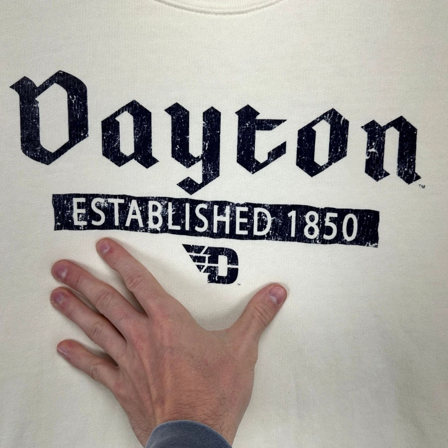 Vintage VINTAGE Dayton Flyers Men Pullover Sweatshirt 2XL White Crewneck Long Sleeve Blue 84 NEW Size US XXL / EU 58 / 5 - 5 Thumbnail
