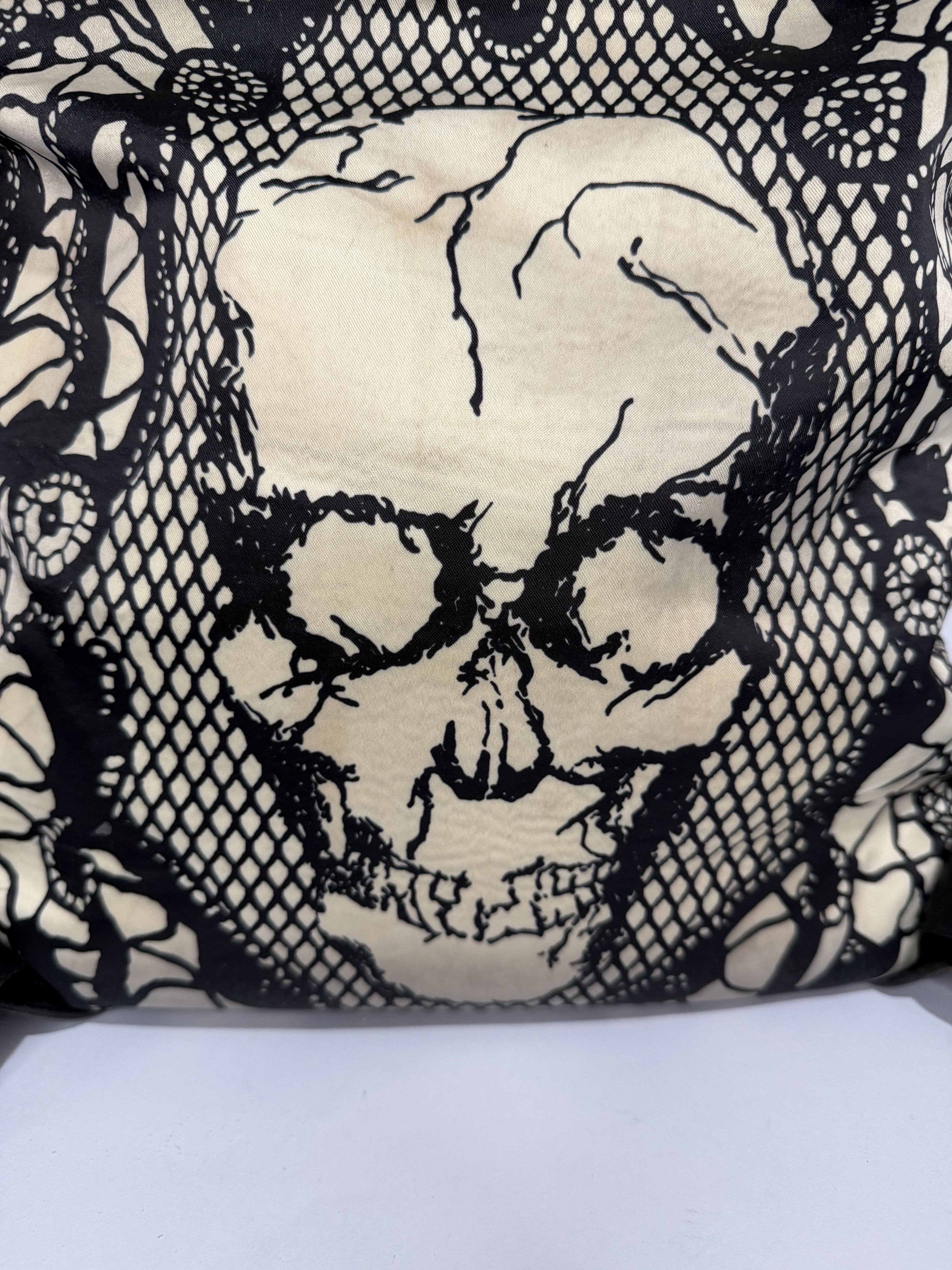 Alexander McQueen Alexander McQueen Satin Skull & Lace Backpack Size ONE SIZE - 6 Thumbnail