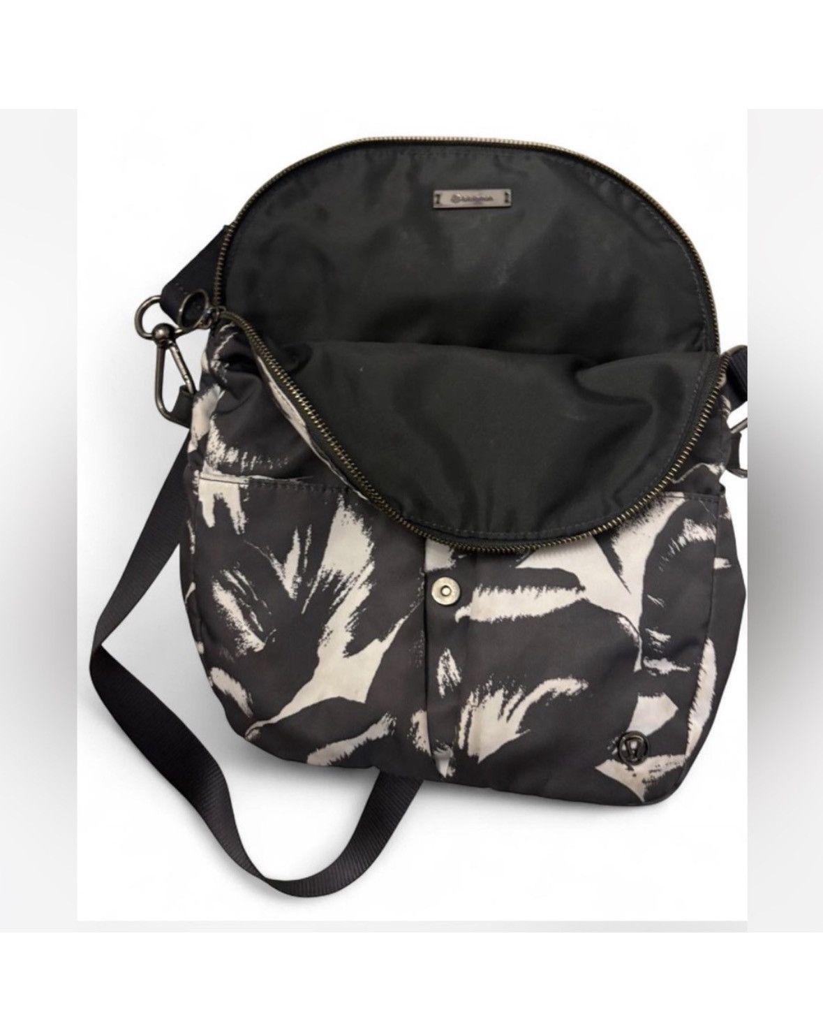 Lululemon Lululemon Black zip crossbody pouch Size ONE SIZE - 4 Thumbnail