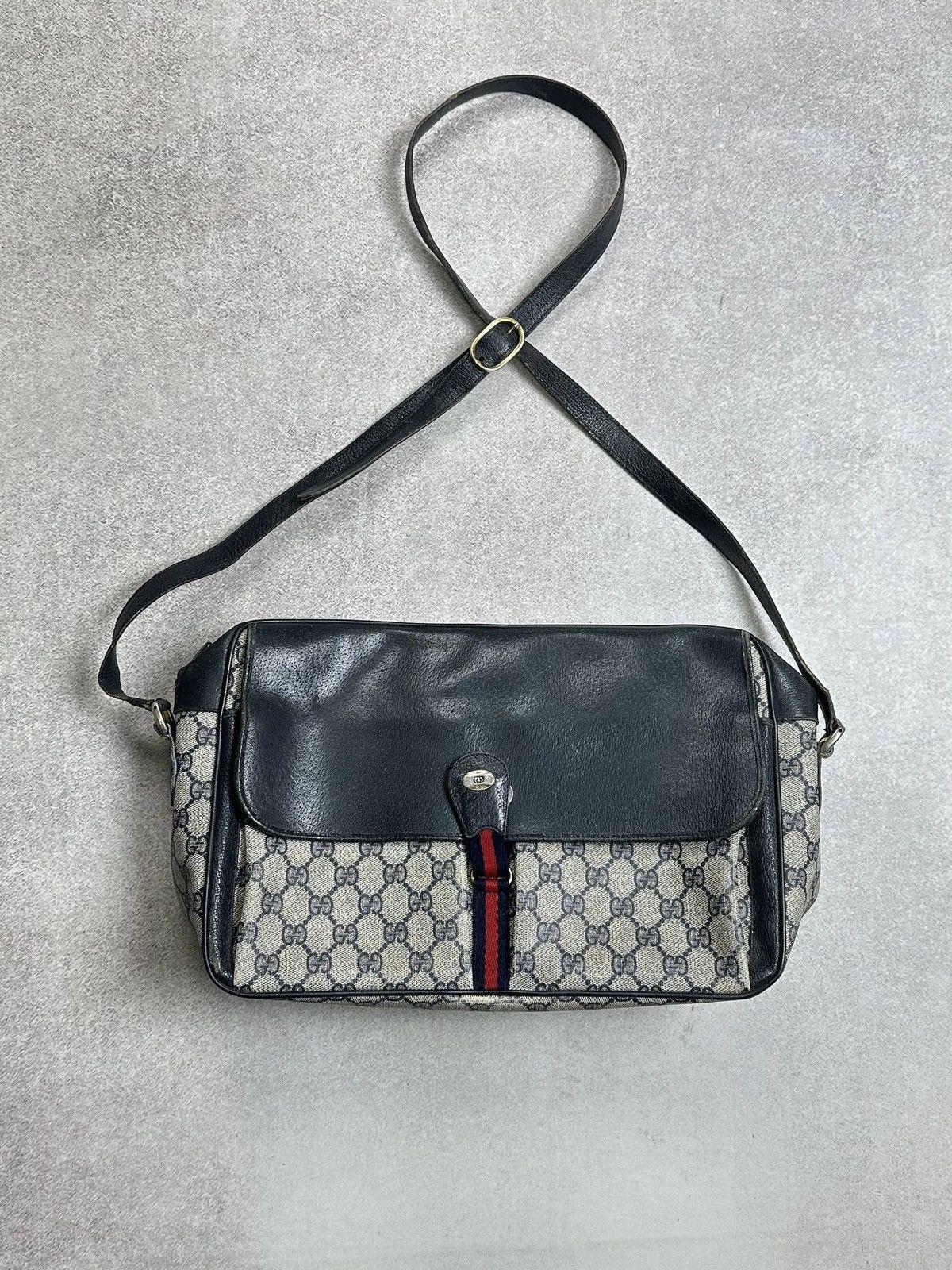 Gucci Vintage 80s Gucci GG Leather Crossbody Bag Very Rare Size ONE SIZE - 1 Thumbnail
