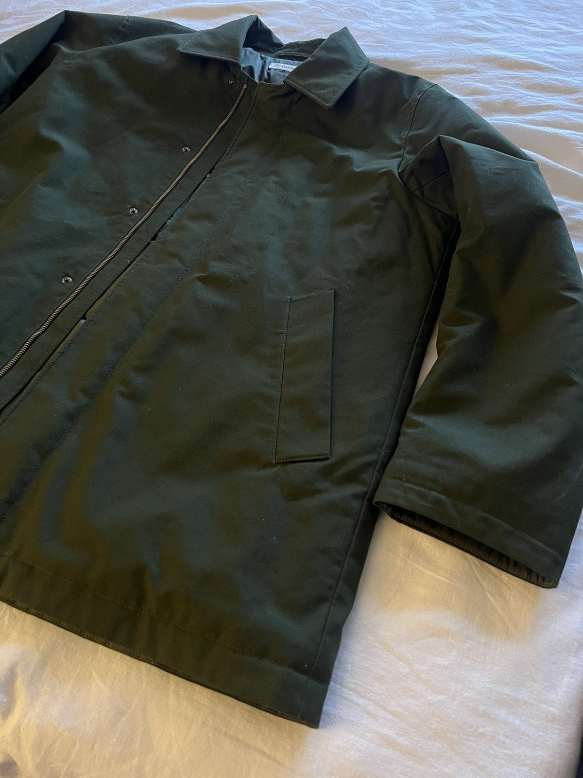 JW Anderson × Uniqlo JW Anderson Uniqlo Men Oversized Padded Half Coat Olive Size US M / EU 48-50 / 2 - 5 Thumbnail