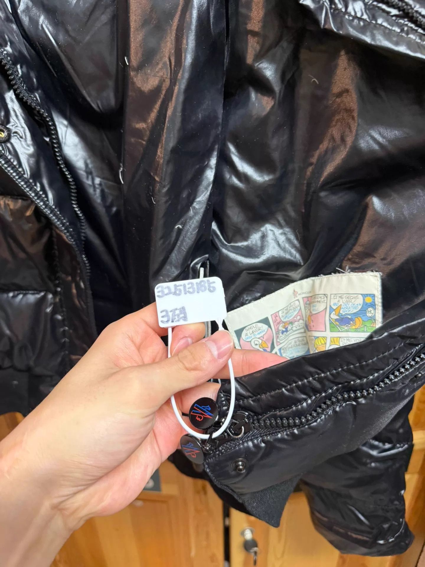 Moncler Moncler Alpin Black Shiny Down Jacket with fur collar Size 3 Size L / US 10 / IT 46 - 5 Thumbnail