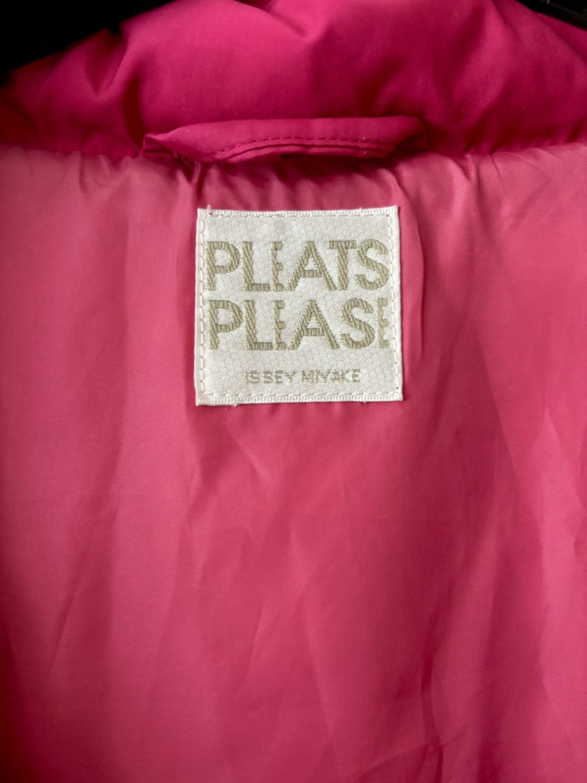 Pleats Please Issey Miyake Pleats Please Down Jacket Hot Pink / Magenta Size S / US 4 / IT 40 - 3 Thumbnail