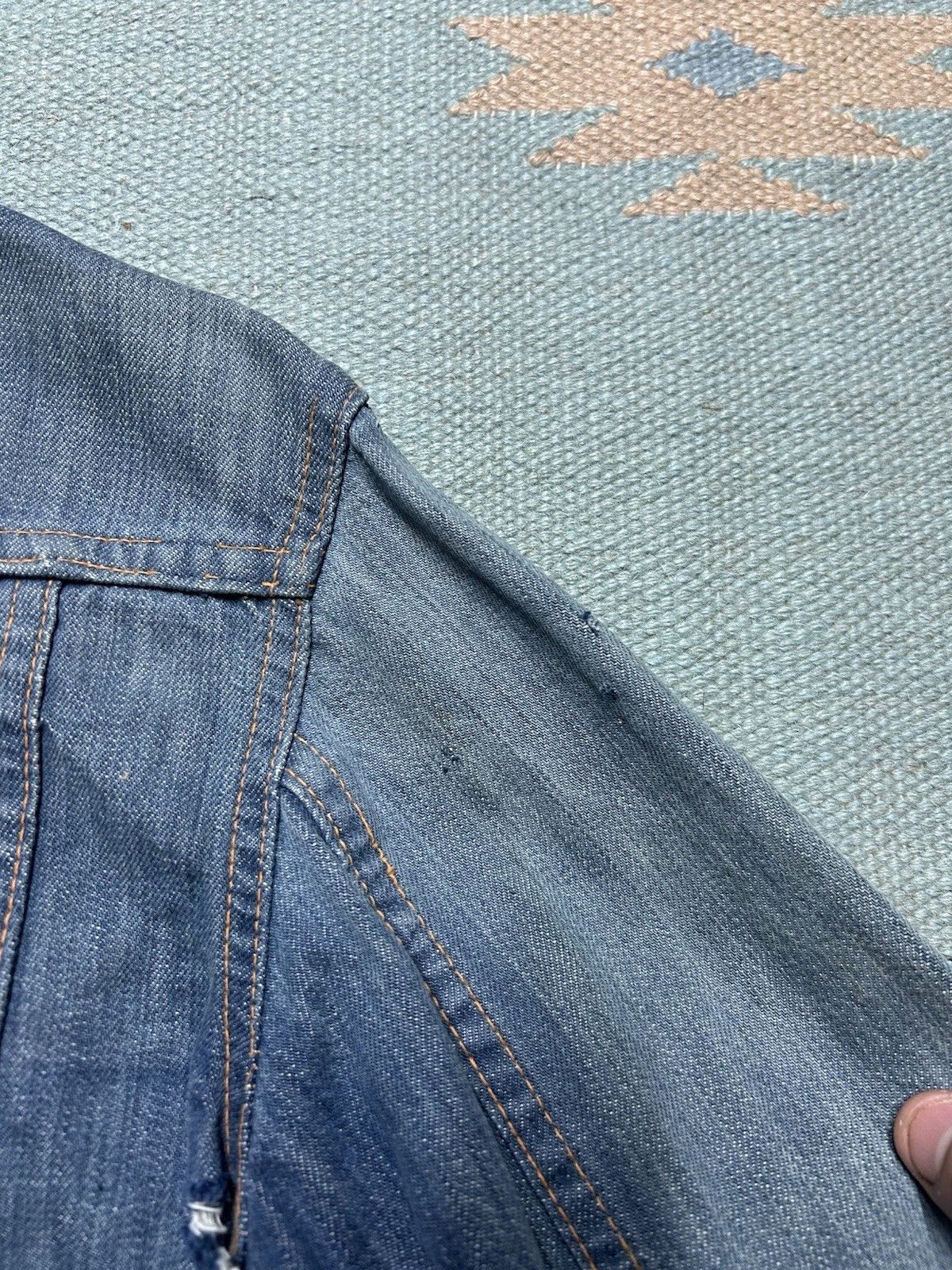 Vintage 70s Levi’s gals denim trucker jacket big E distressed S/M Size S / US 4 / IT 40 - 16 Thumbnail