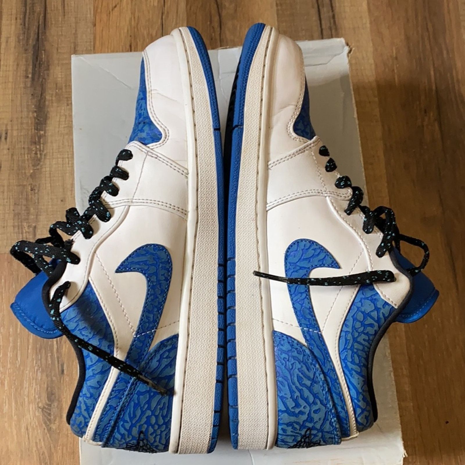 Jordan Brand 2014 Jordan 1 retro low white sport blue elephant print Size US 9.5 / EU 42-43 - 2 Thumbnail