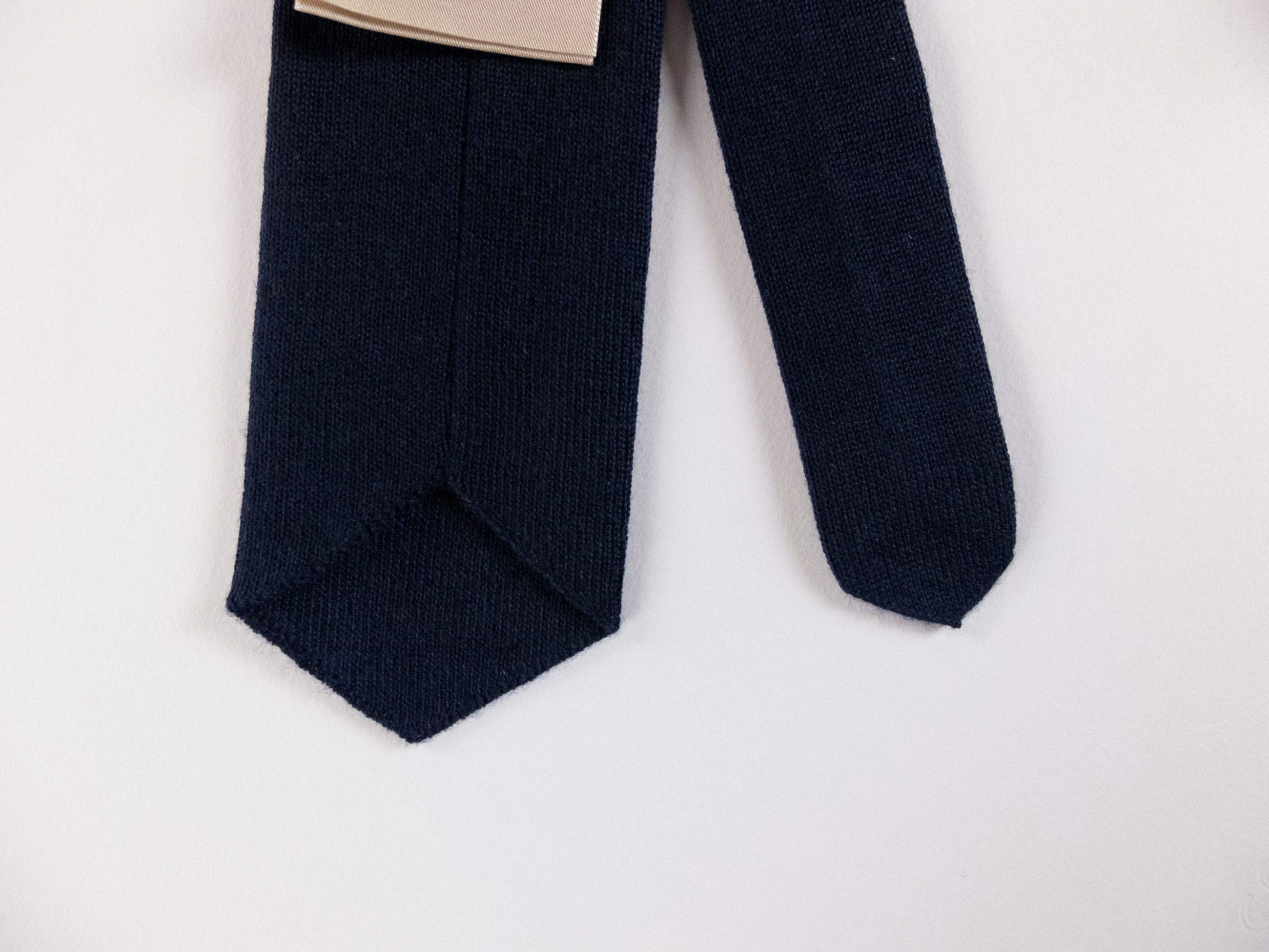 Gucci GUCCI solid navy blue skinny knit wool tie NWT authentic Size ONE SIZE - 6 Thumbnail
