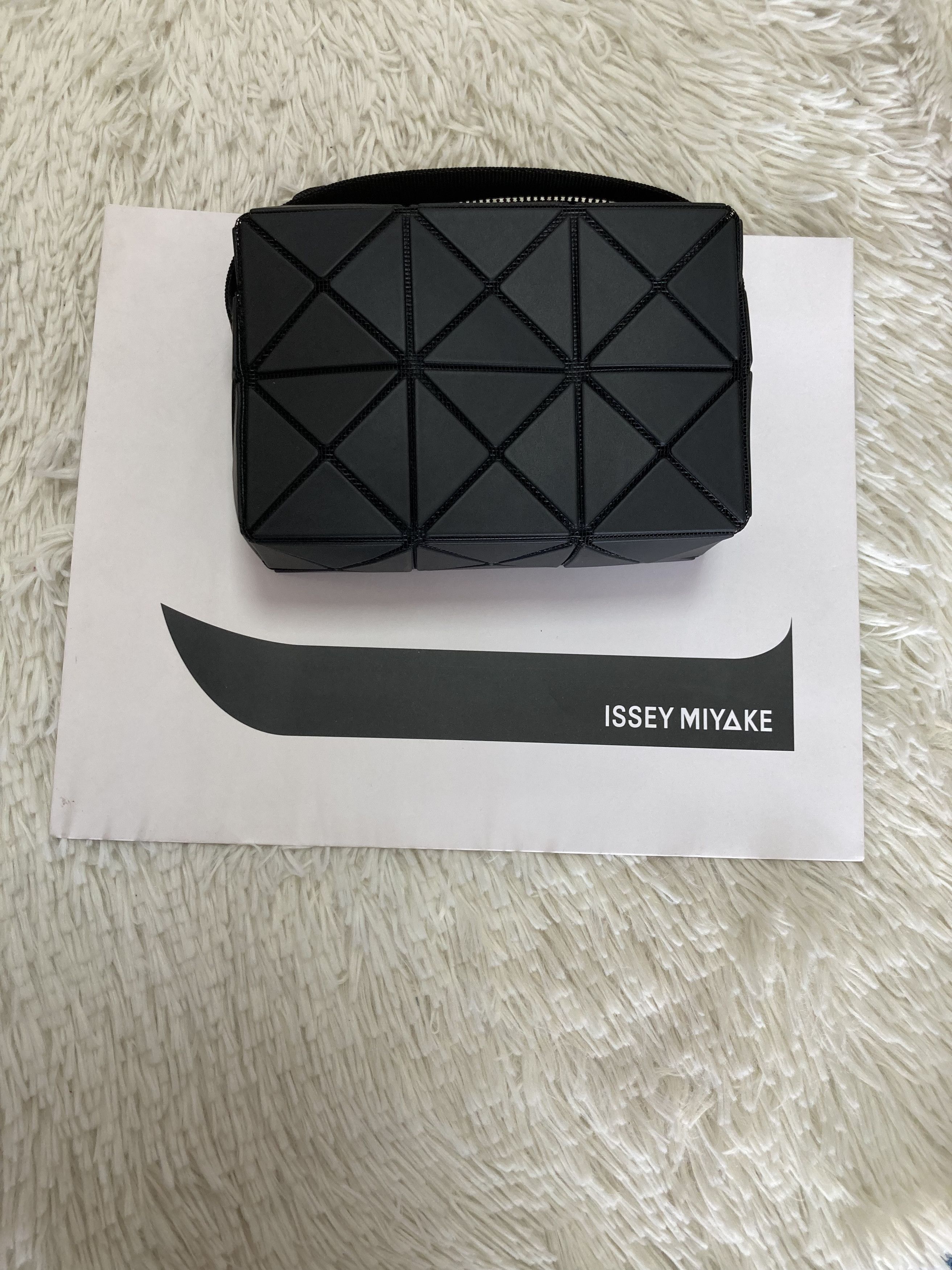 ISSEY MIYAKE Cuboid Geo Zip Crossbody Bag