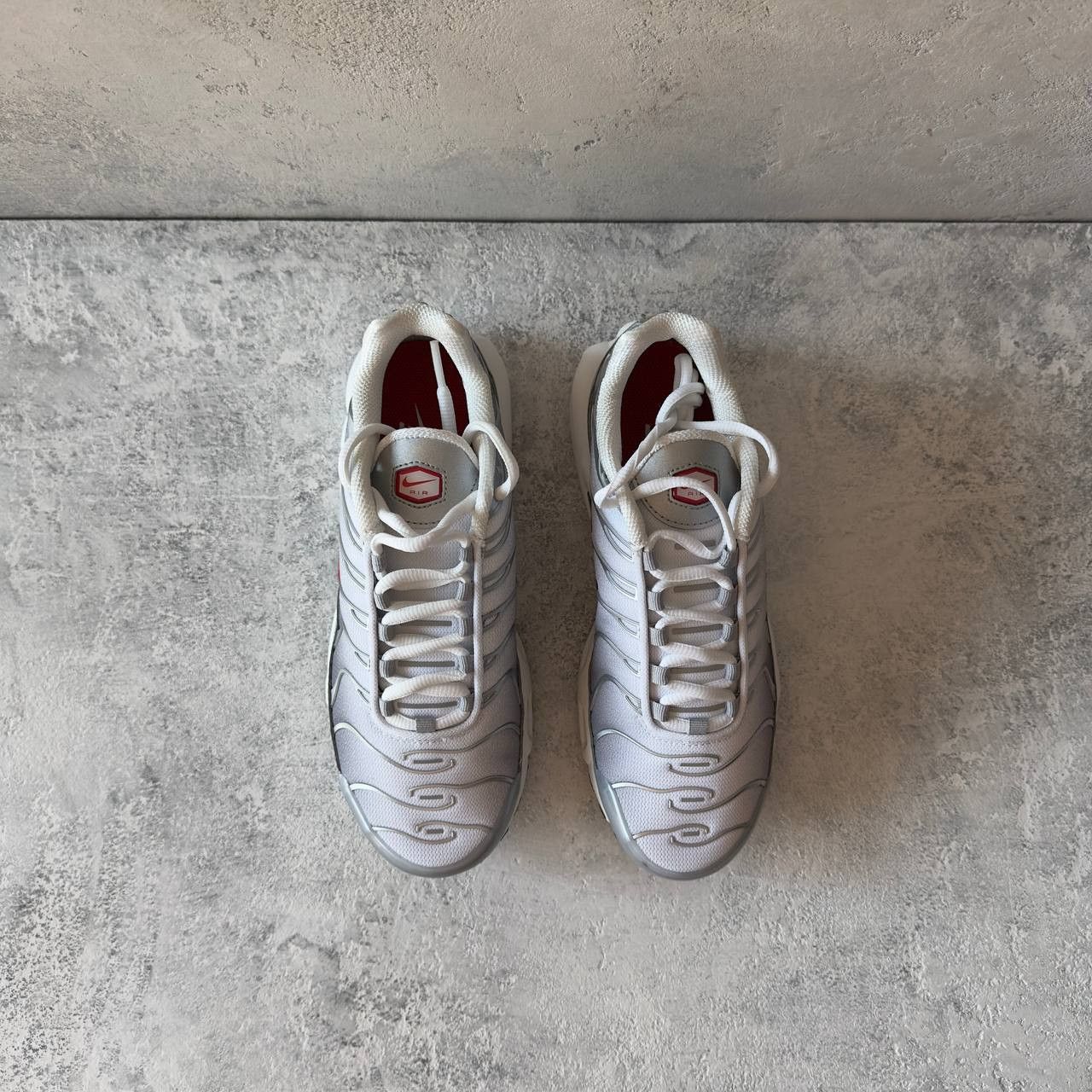 Nike Air Max Plus 'Metallic Silver University Red' HM9654-001 Size US 7 / IT 37 - 7 Thumbnail