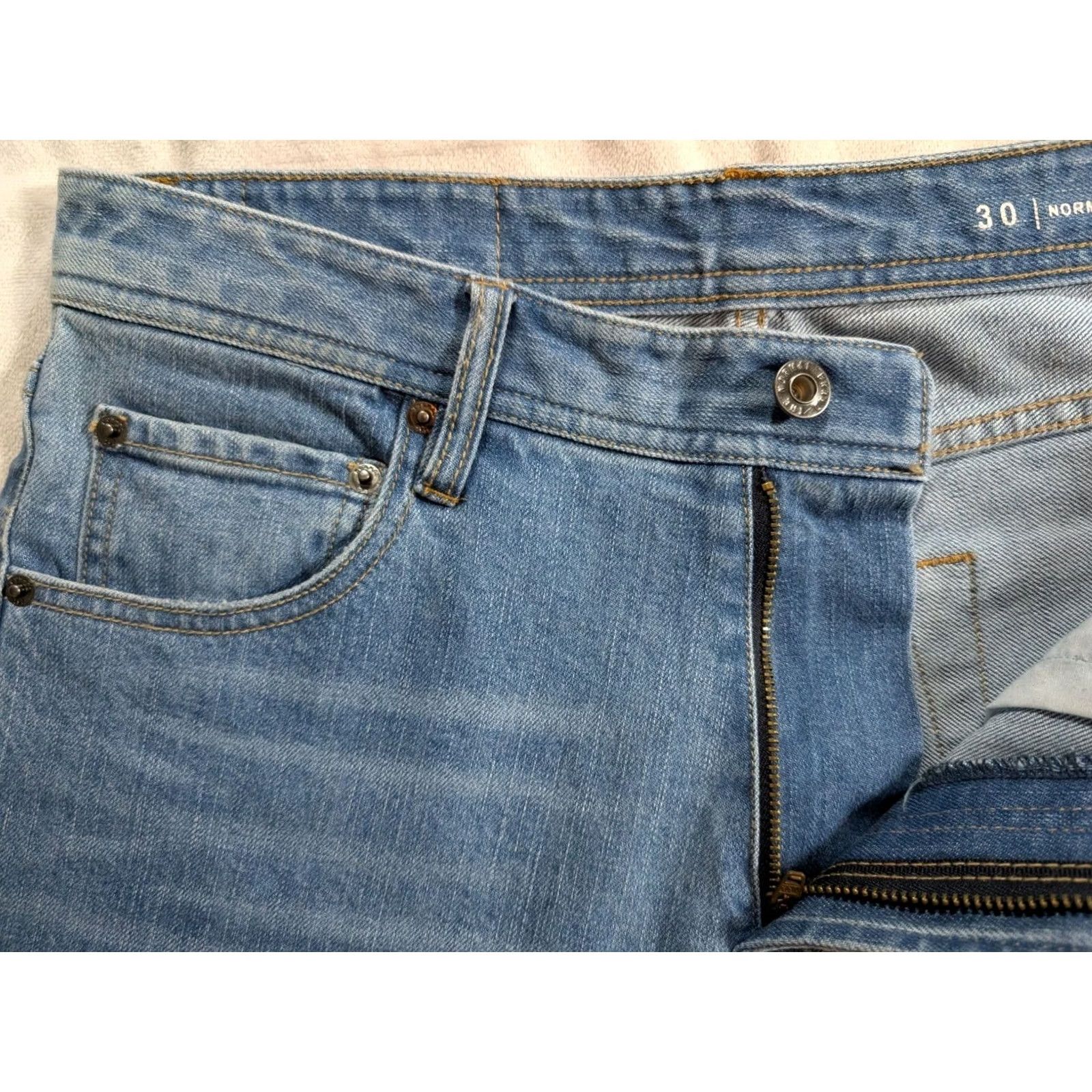 Vintage VINTAGE The Normal Brand Jeans Men 30x31 Slim Straight Light Wash Whisker Denim Blue 5-Pocket Mens Size US 30 / EU 46 - 4 Thumbnail