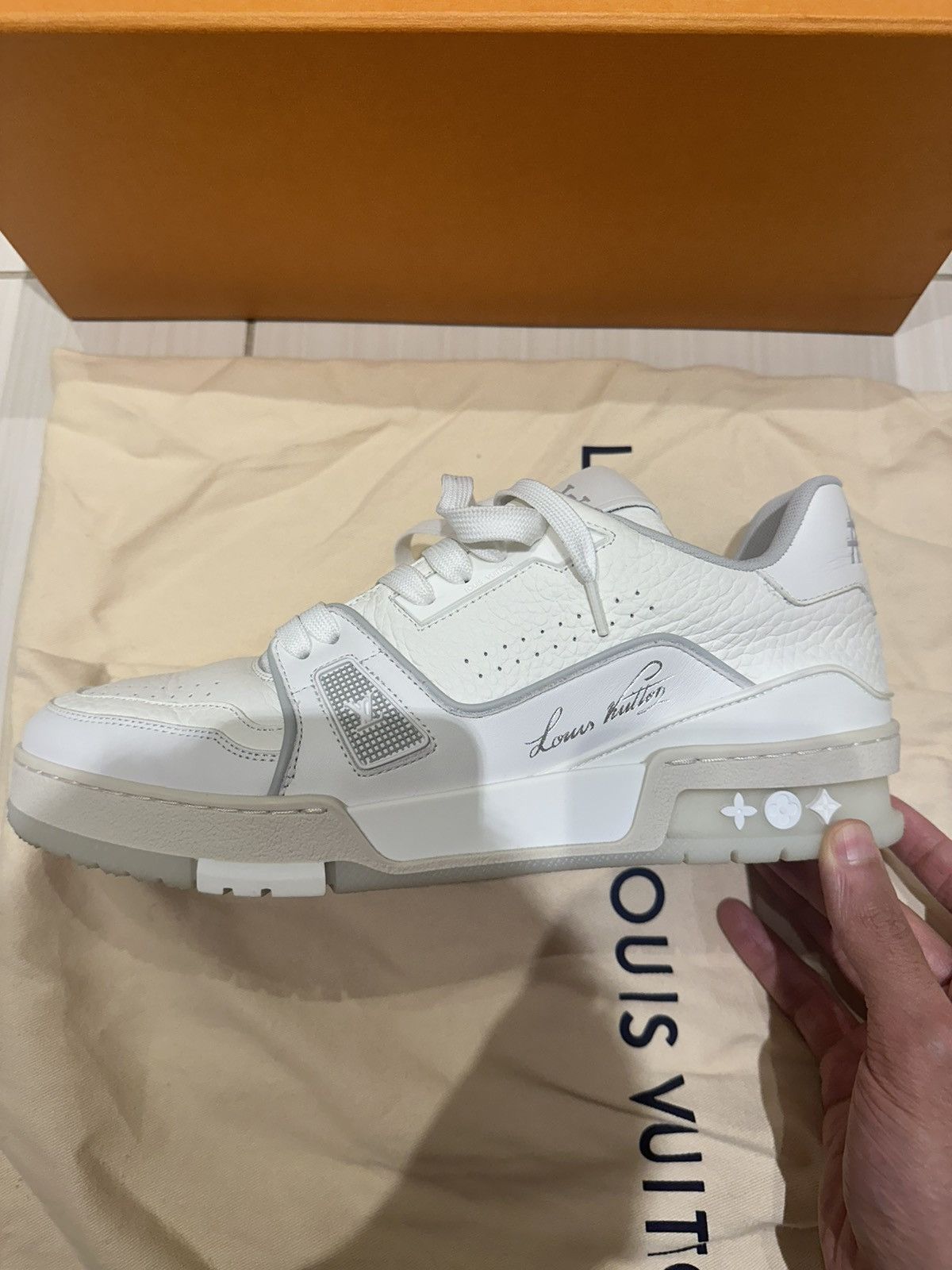 Louis Vuitton Louis Vuitton White & Grey ‘LV Sneaker’ Size US 7 / EU 40 - 8 Thumbnail