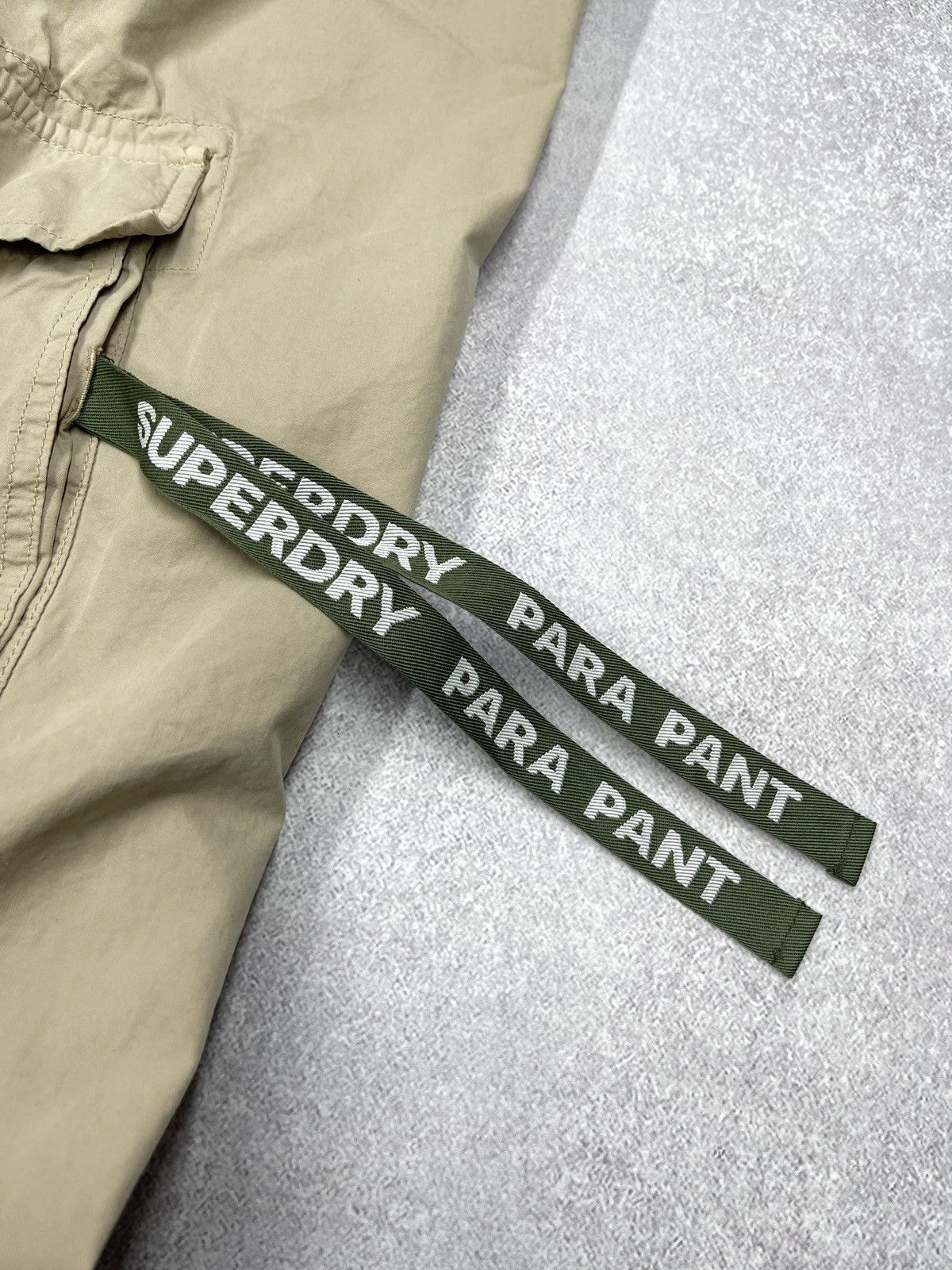 Superdry New Vintage SuperDry Baggy Parachute Cargo Pants Beige Size 28" / US 6 / IT 42 - 14 Thumbnail
