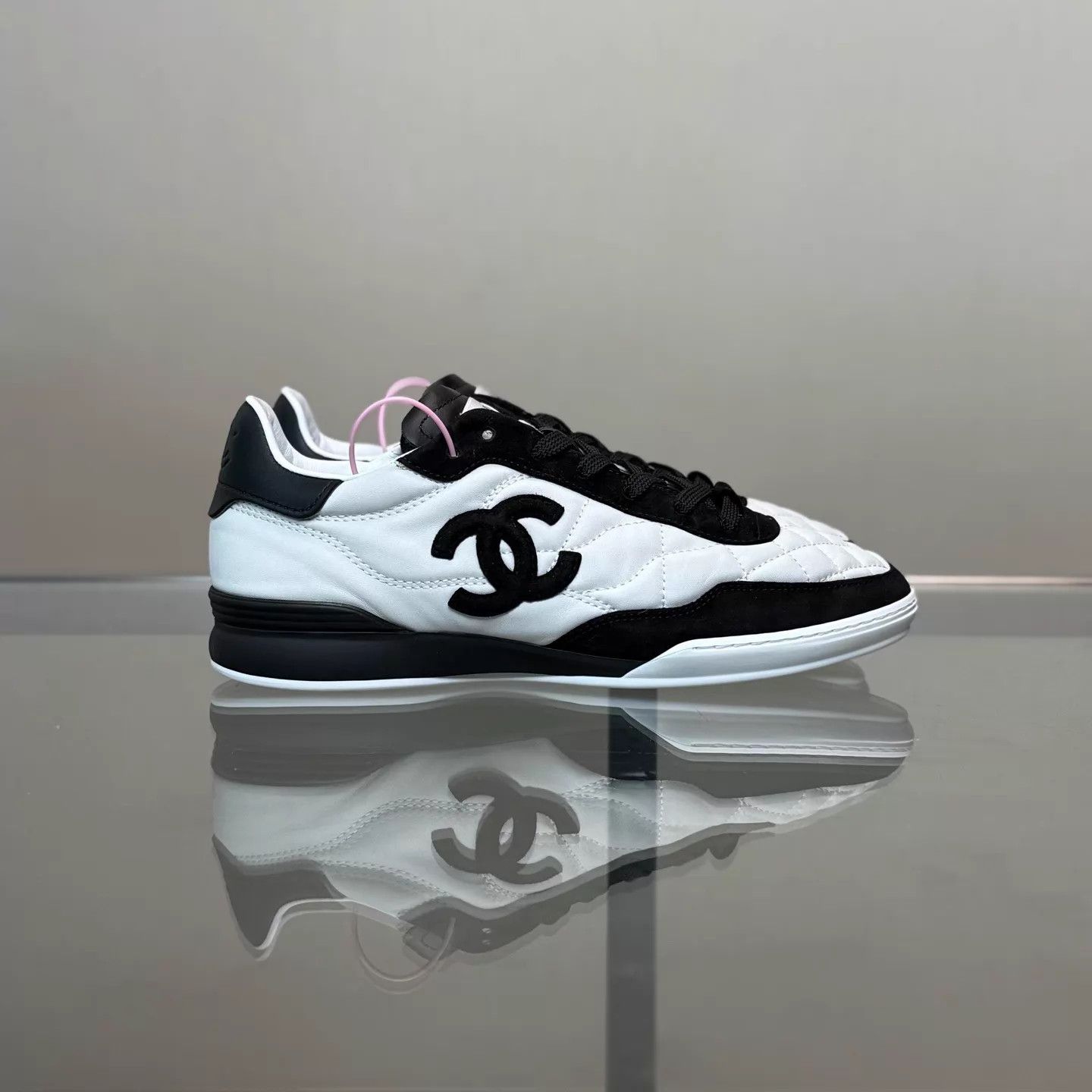 Chanel CHANEL 26S Black White Colorblock Deerfield Sneaker 38 Size US 7.5 / IT 37.5 - 3 Thumbnail
