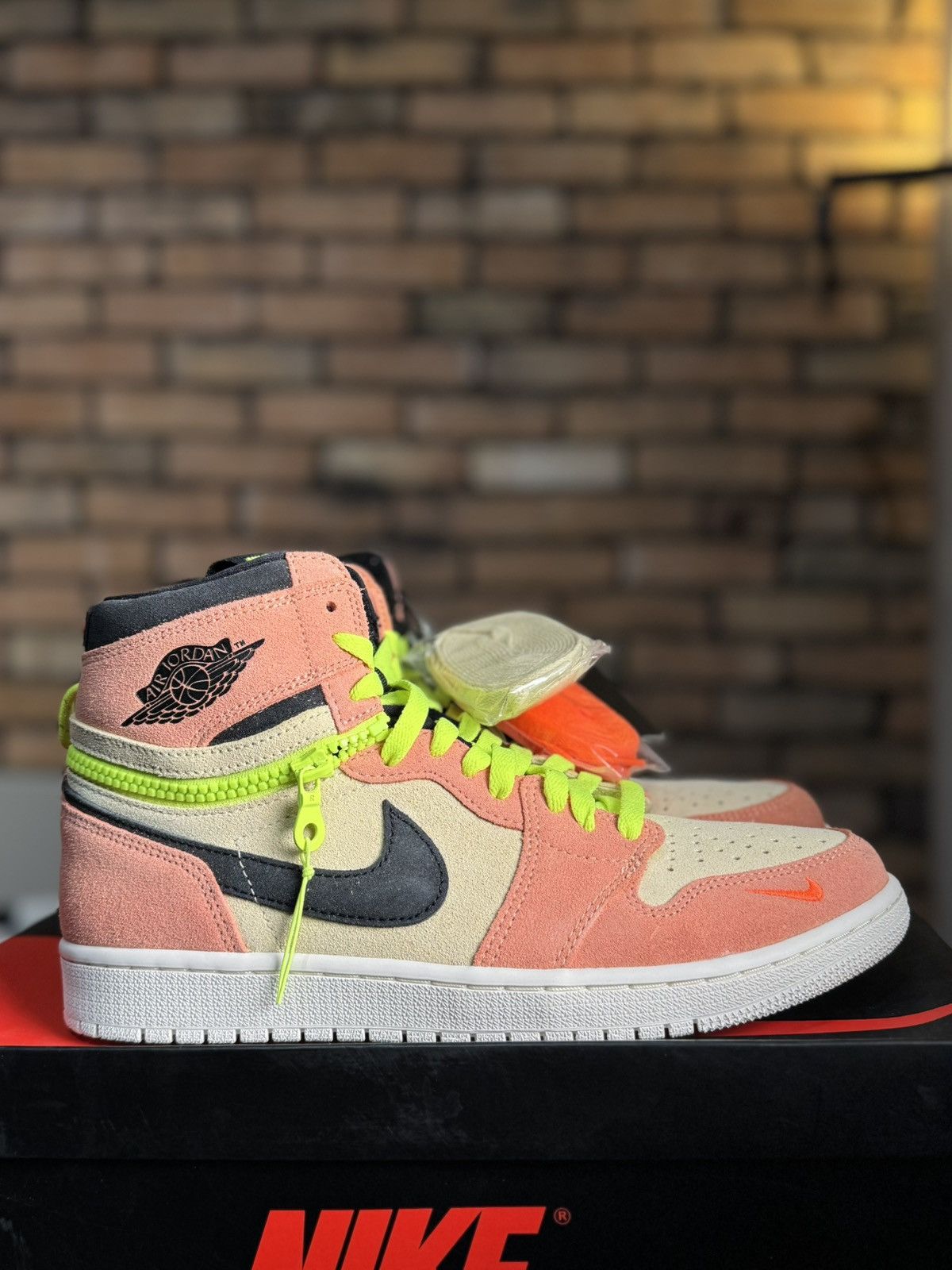 Jordan Brand NEW JORDAN 1 SWITCH APRICOT LEMON DROP 9.5US Size US 9.5 / EU 42-43 - 1 Thumbnail