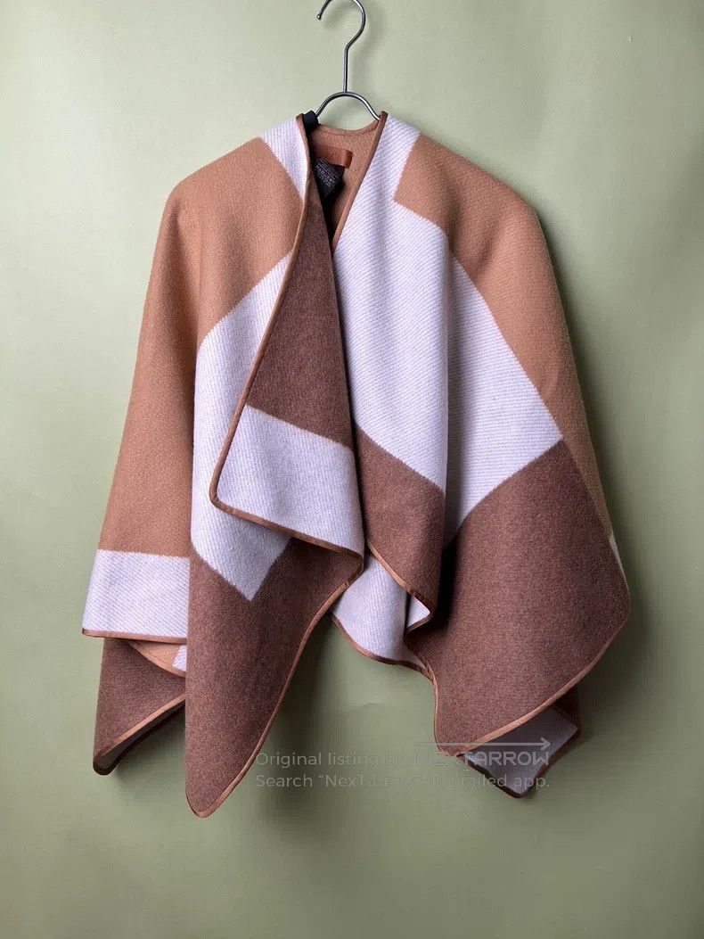 Hermes Hermes size 105*134 cm Color Block Cashmere Cloak Shawl Size XS / US 0-2 / IT 36-38 - 1 Thumbnail