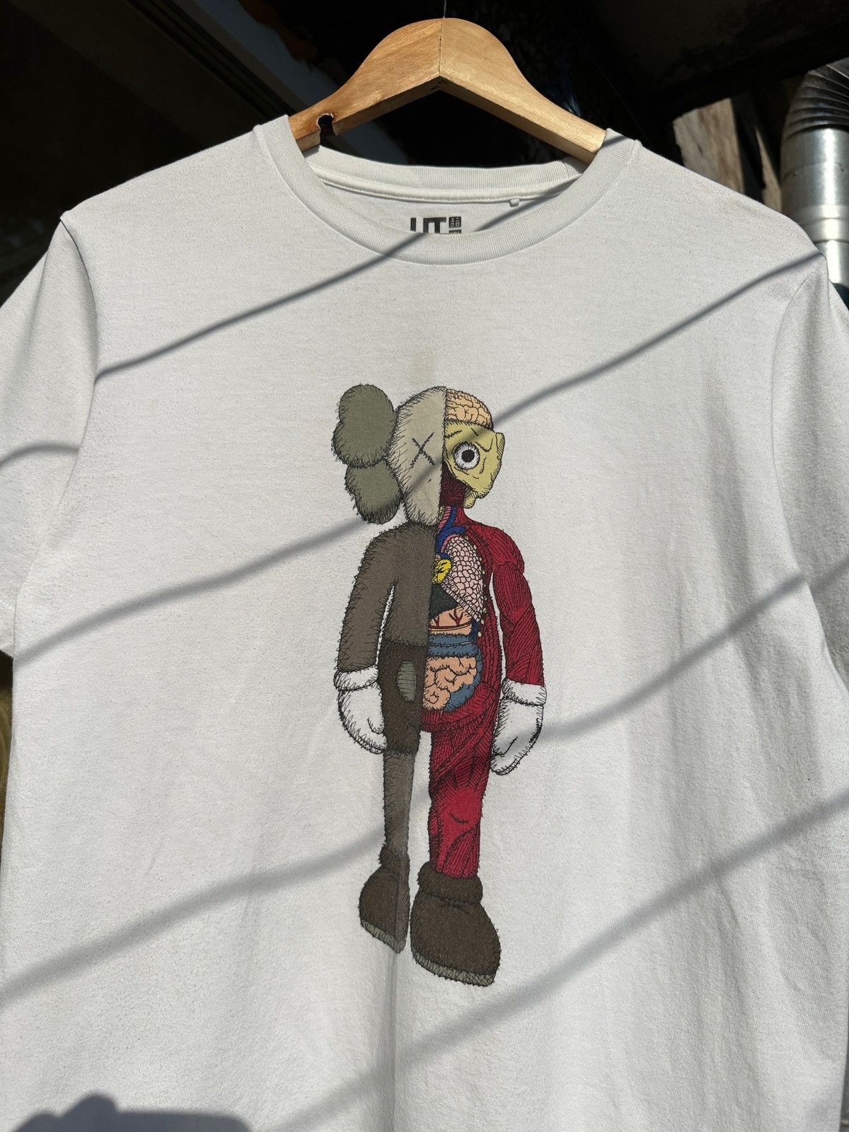 Kaws × Uniqlo Vintage Uniqlo x Kaws x Sesame Street White T-Shirt Size US M / EU 48-50 / 2 - 4 Thumbnail