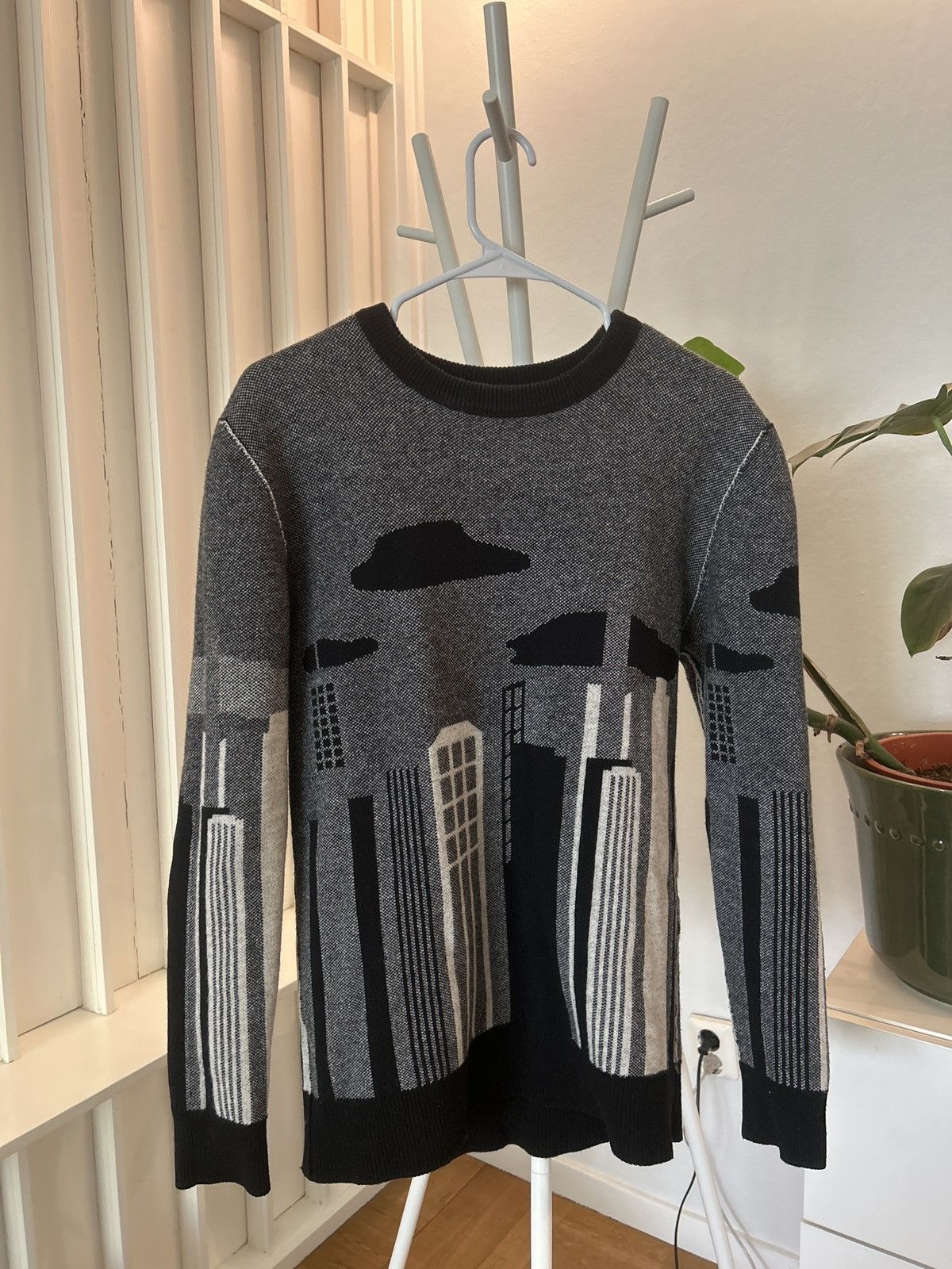 Maison Kitsune MAISON KITSUNÉ REVERSIBLE DAY & NIGHT CREW KNIT Size US M / EU 48-50 / 2 - 5 Thumbnail