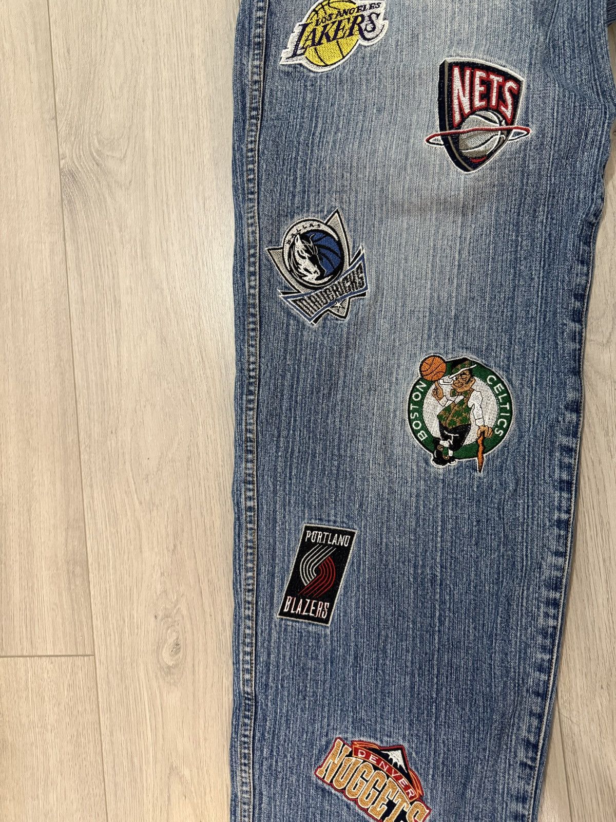 NBA Late 2000s NBA UNK Patch Team Logos Blue Baggy Jeans (37x33) Size US 37 - 10 Thumbnail