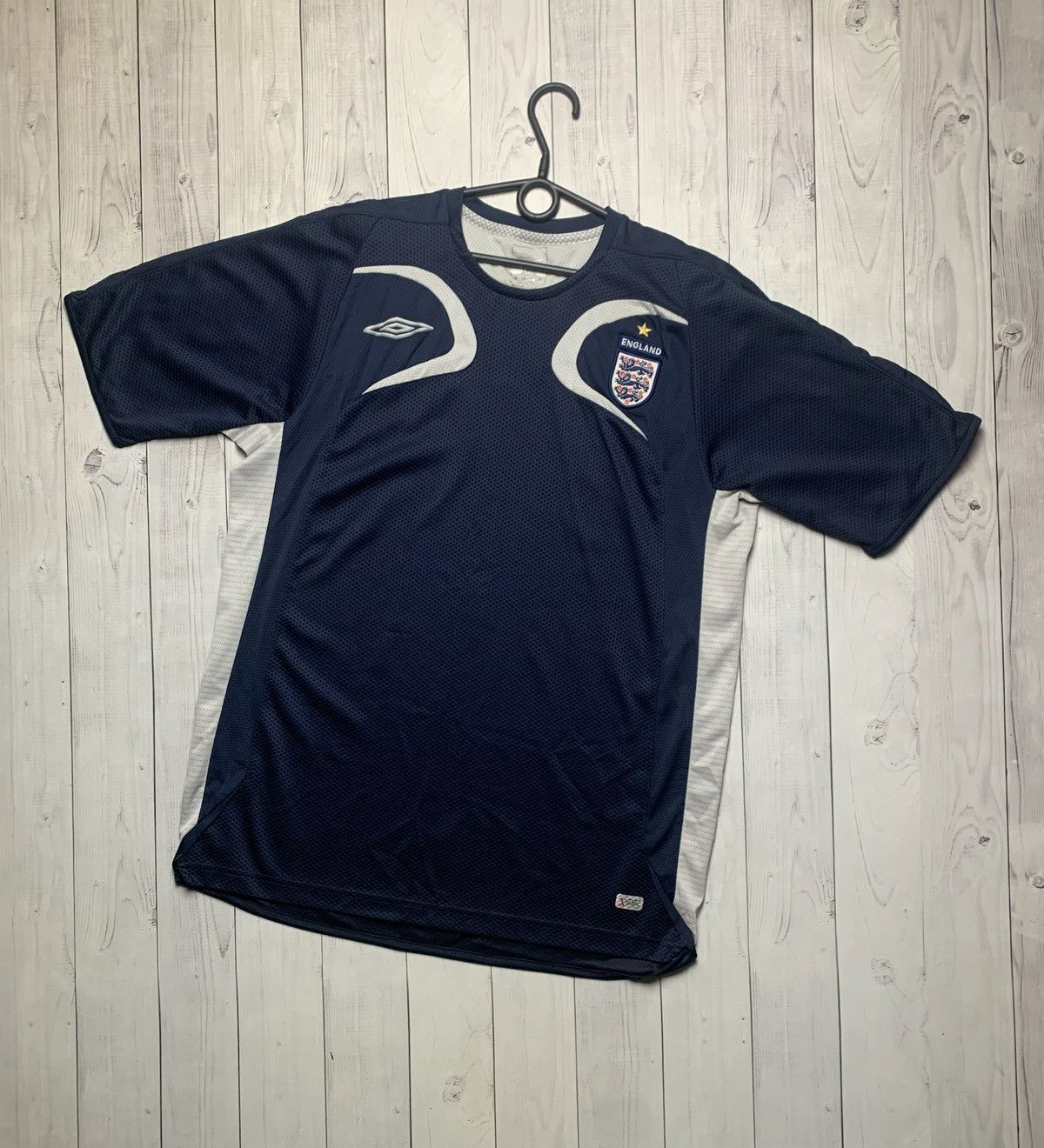 Umbro × Vintage Vintage Umbro soccer jersey England size L navy Size US L / EU 52-54 / 3 - 1 Thumbnail
