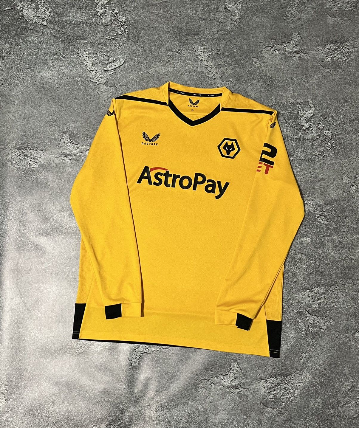 Castore Castore Wolverhampton Wanderes 2022/2023 Long Sleeve Shirt Size US XL / EU 56 / 4 - 1 Thumbnail