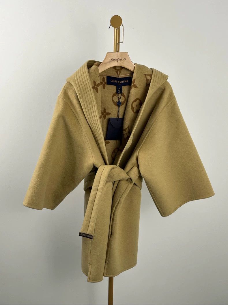 Louis Vuitton LV Monogram Logo Wool Hooded Coat - dmc Size US S / EU 44-46 / 1 - 1 Thumbnail