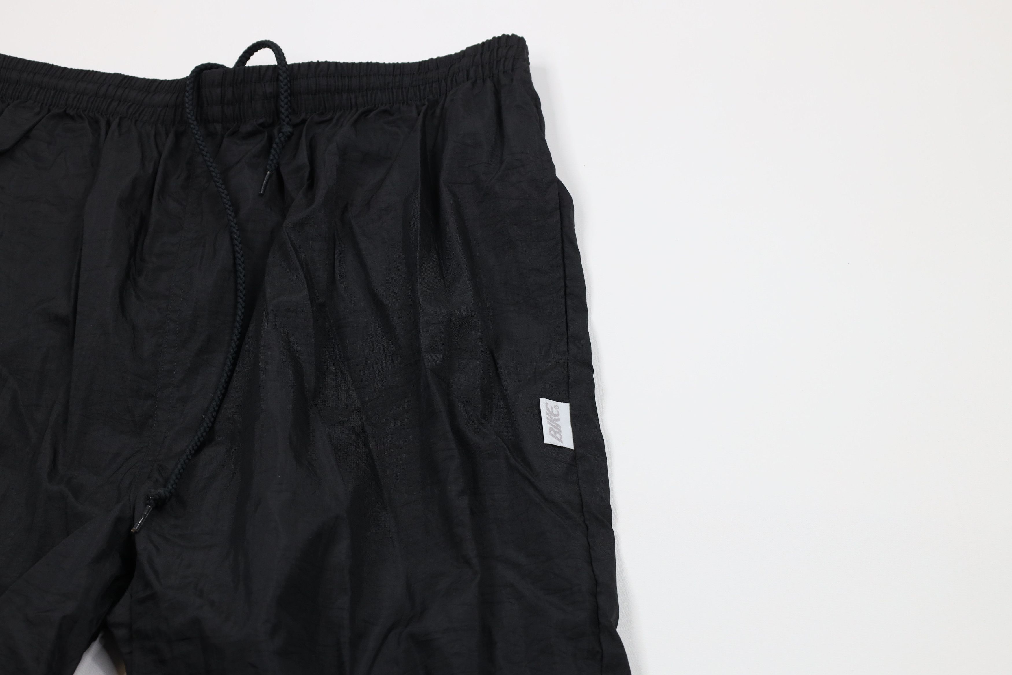Vintage Vintage 90s Streetwear Nylon Windbreaker Joggers Pants Black Size US 36 / EU 52 - 5 Thumbnail