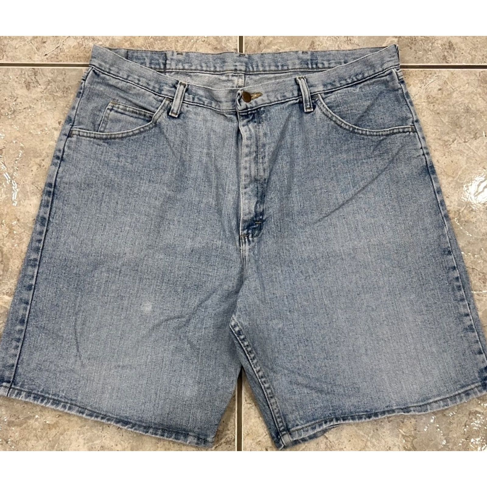 Wrangler Mens 40 Wrangler Relaxed Fit Denim Blue Jean Shorts 10" Classic Jorts Distressed Size US 40 / EU 56 - 4 Thumbnail