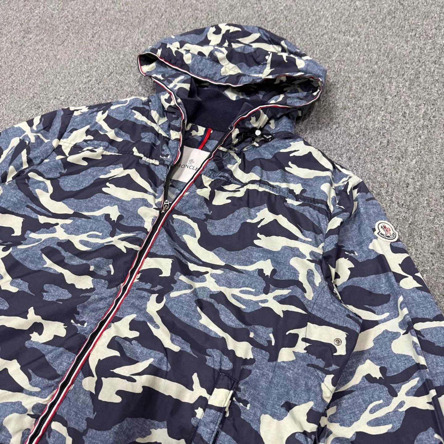 Moncler Moncler Blue Camo Nylon Hooded Jacket Size 3 Size US L / EU 52-54 / 3 - 3 Thumbnail
