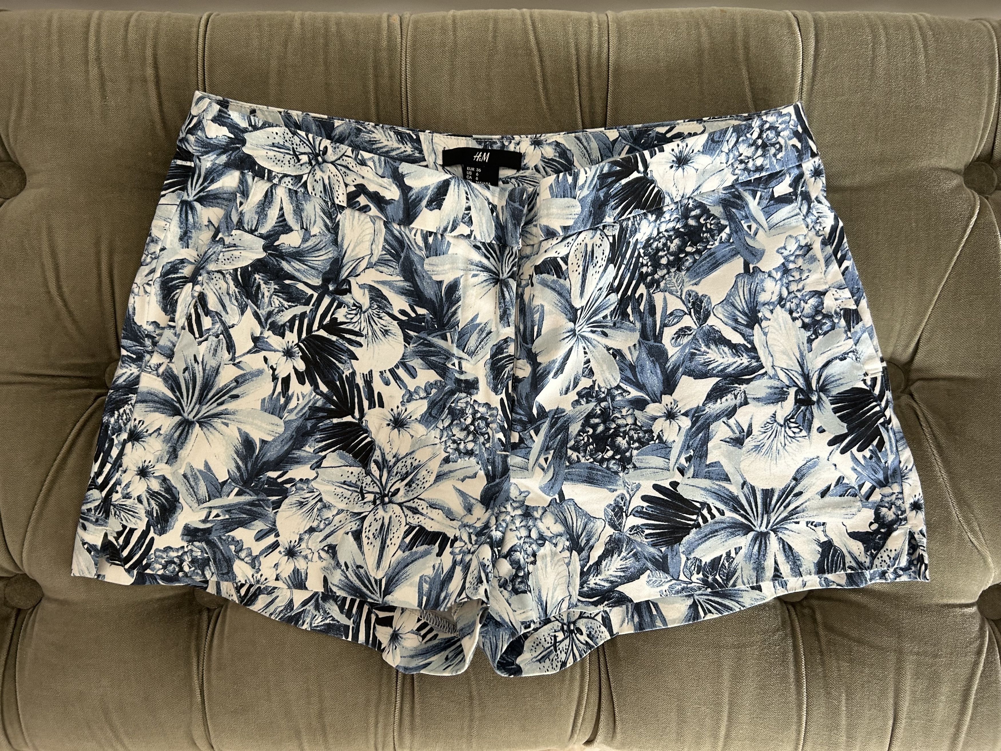 H&M H&M Women's Short Shorts Tropical Floral Blue/White Print 6 Grailed