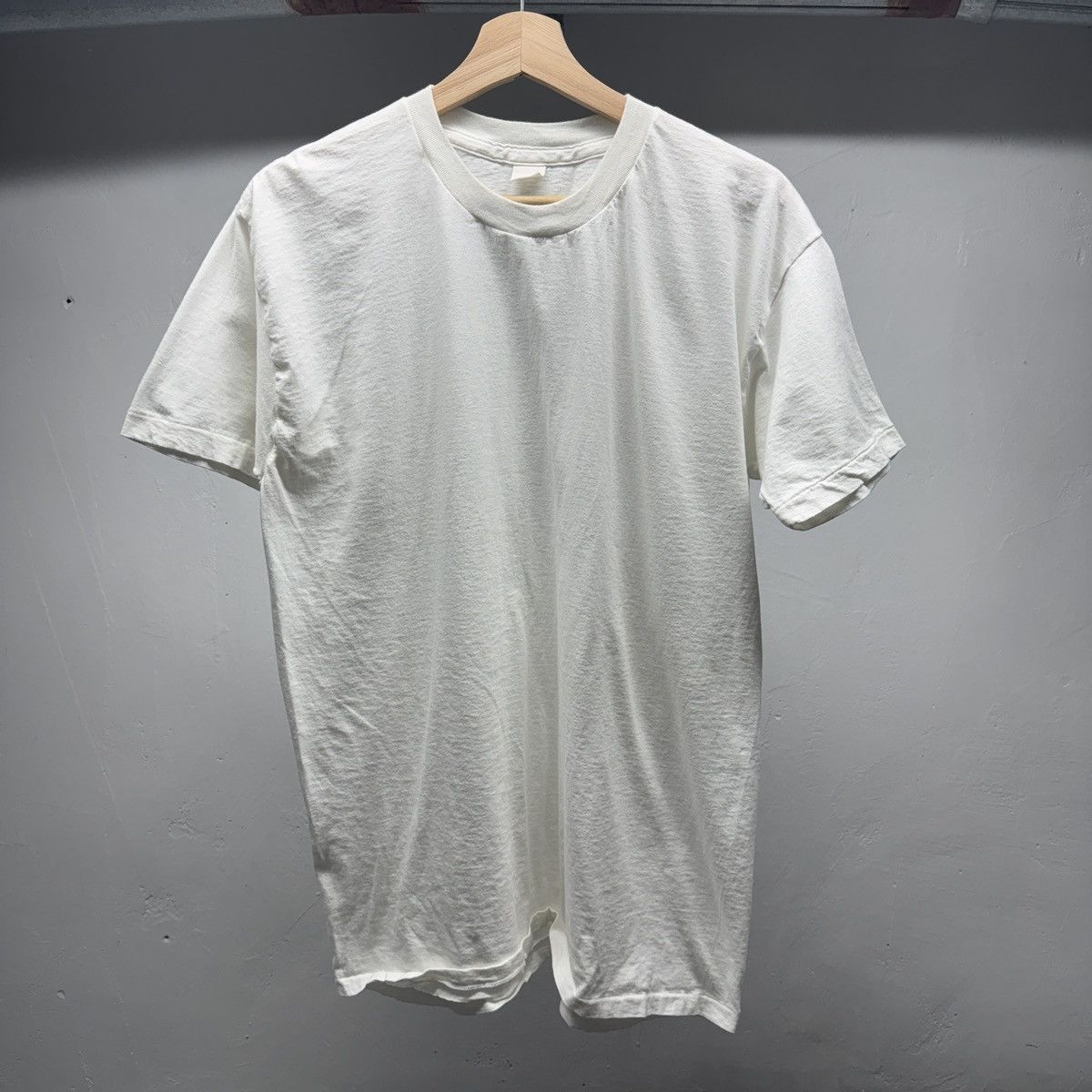 Vintage 90s Faded Blank White Shirt Thrashed Distressed ERD Grunge Size US XL / EU 56 / 4 - 1 Thumbnail
