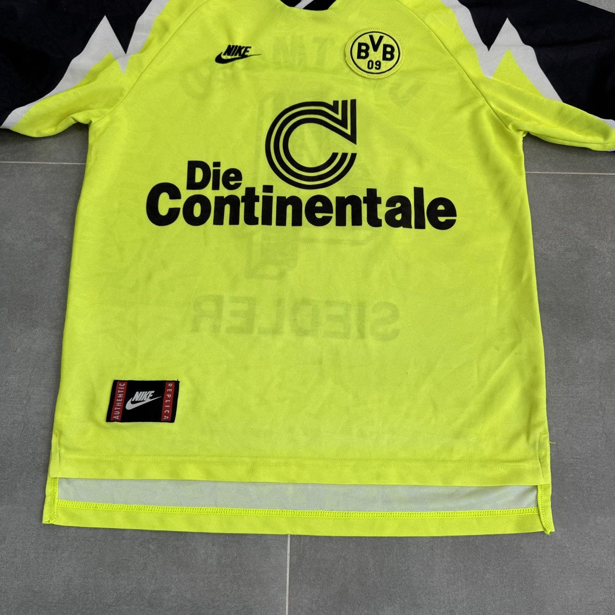 Nike Vintage Nike Borussia Dortmund 1995/1996 Home Soccer Shirt Size US M / EU 48-50 / 2 - 5 Thumbnail