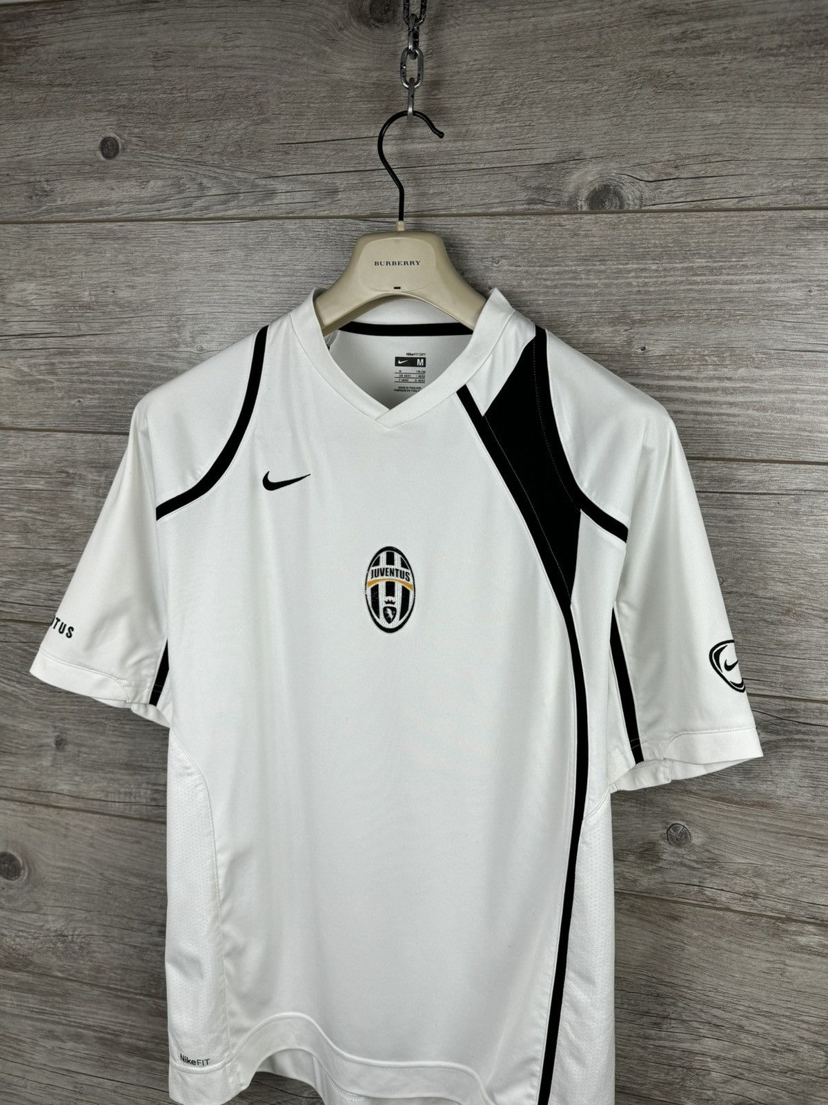 Nike 2005/06 JUVENTUS Soccer jersey NIKE Size M Size US M / EU 48-50 / 2 - 11 Thumbnail