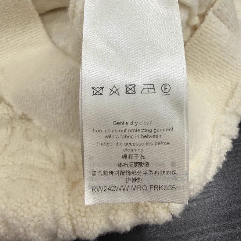Louis Vuitton Louis Vuitton Cream Embossed Full Print Wool Short Sleeve Size US XS / EU 42 / 0 - 4 Thumbnail