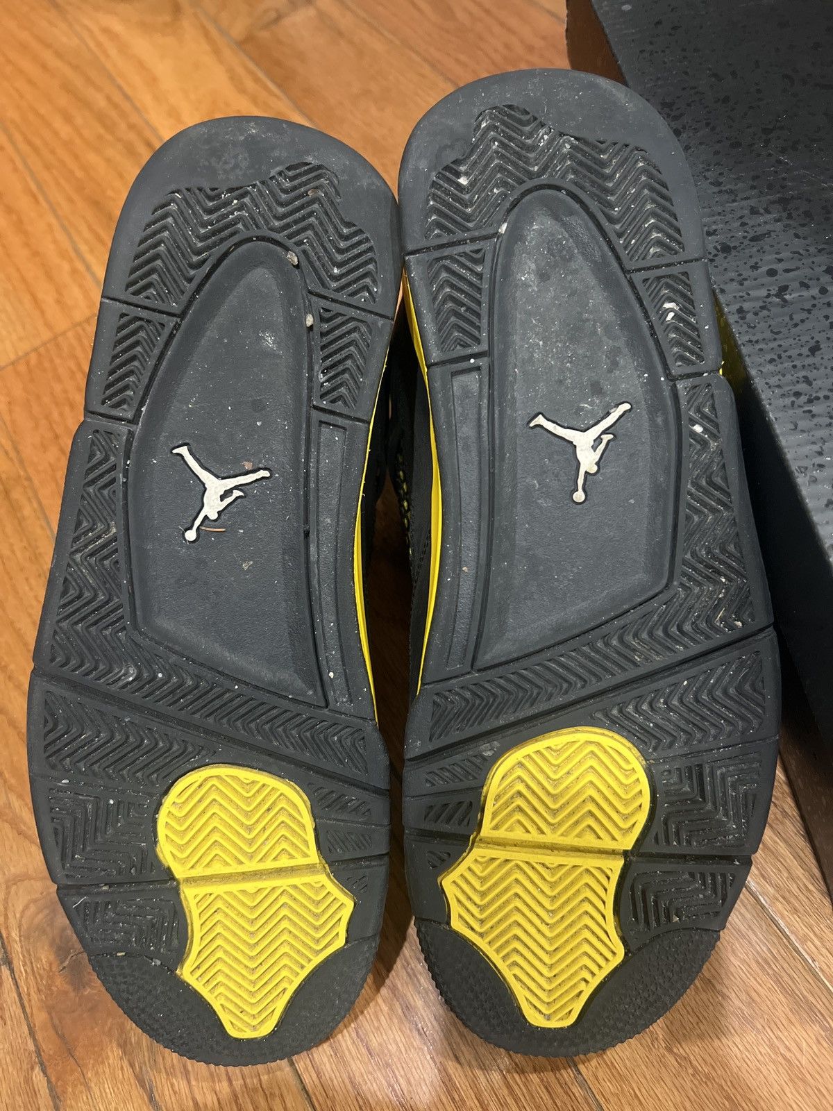 Nike Air jordan yellow thunder 4 Size US 10.5 / EU 43-44 - 2 Thumbnail