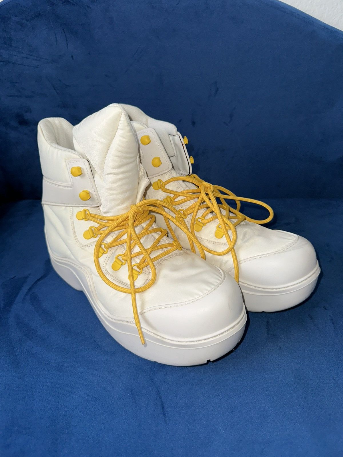 Bottega Veneta Bottega Veneta Puddle Ankle Boot Bomber White Size US 8 / EU 41 - 3 Thumbnail