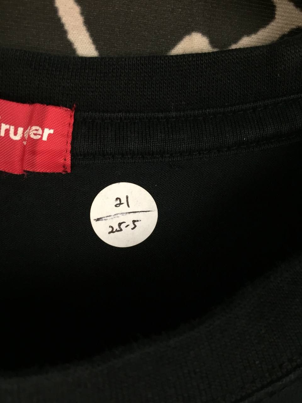 Barbara Kruger Uniqlo Barbara Kruger "I Shop Therefore I am" Art Tee Size US L / EU 52-54 / 3 - 10 Thumbnail