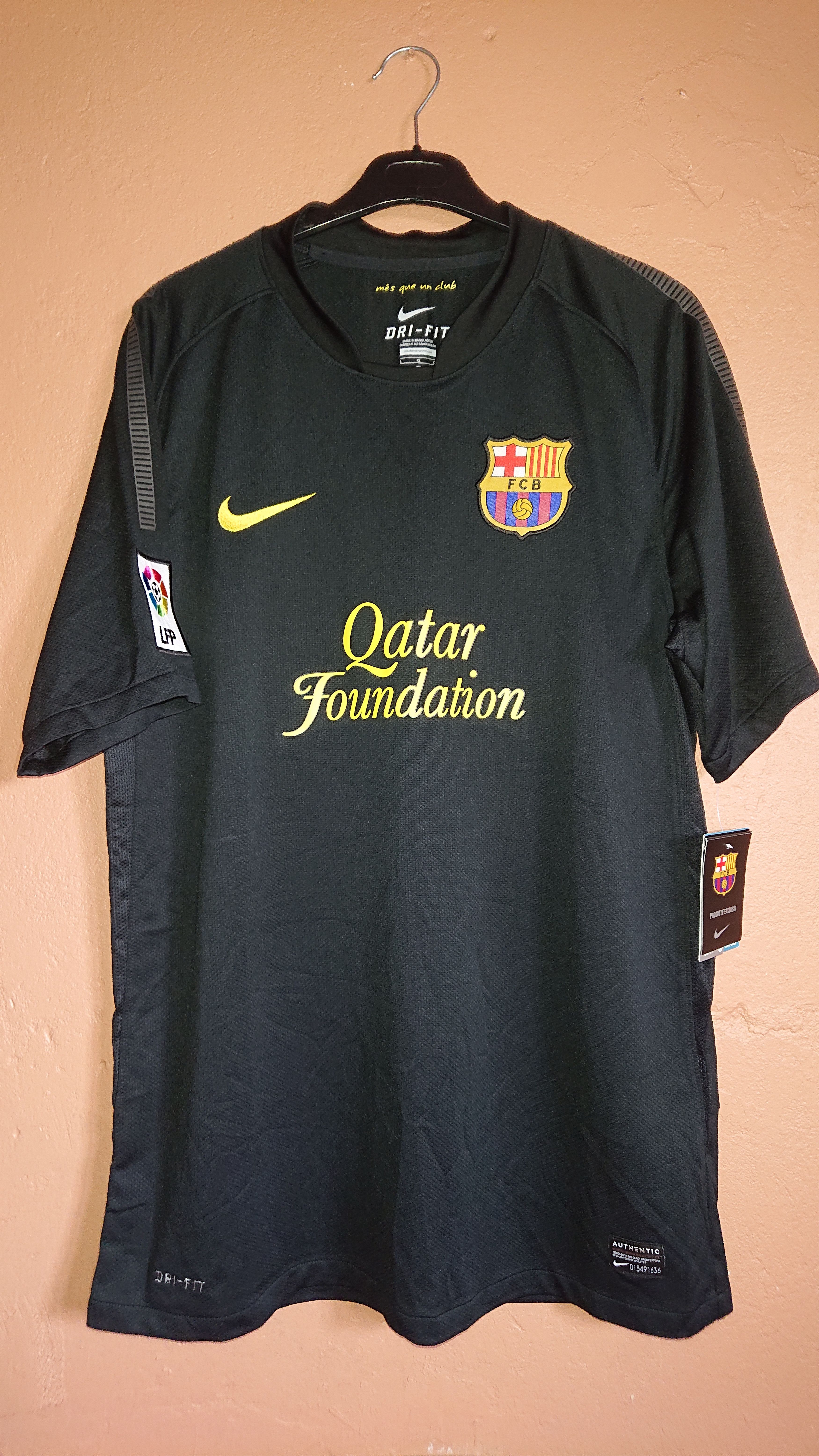 image of Fc Barcelona 2011 Nike Away Shirt Large in Black, Men's