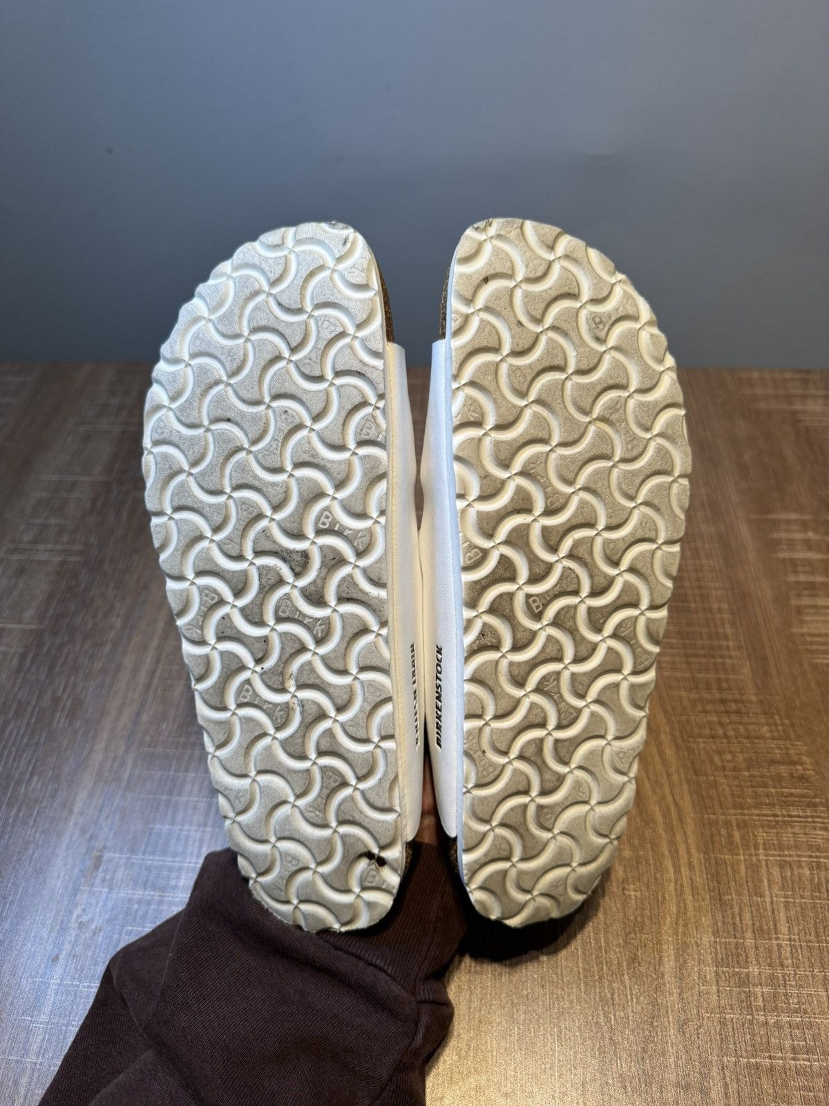 Birkenstock Birkenstock Arizona Sandals Womens SZ 8 EU 39 White Pewter Size US 8 / IT 38 - 6 Thumbnail