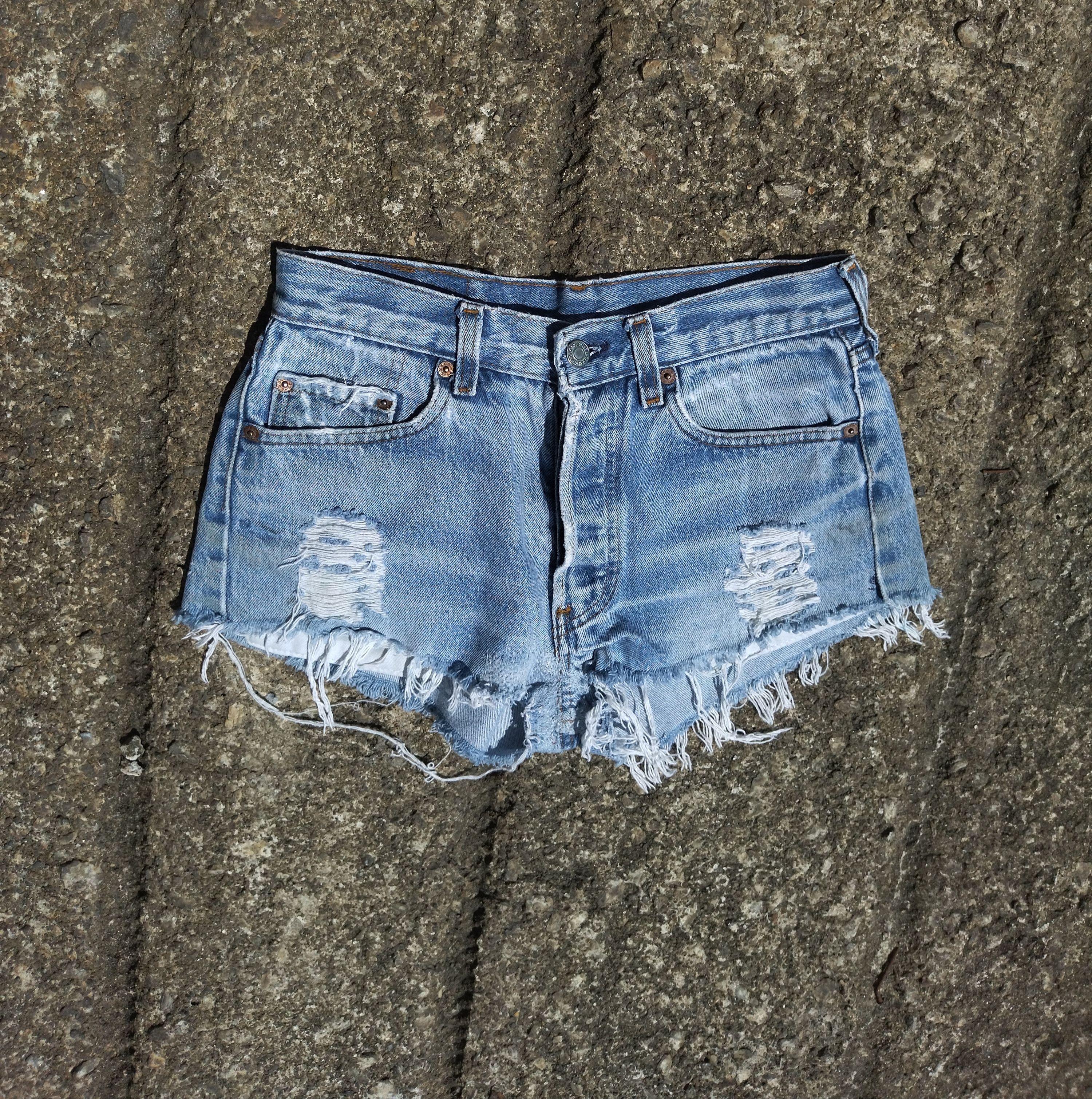 Levi's Vintage Levis 501 Distressed 70s and 80s made in USA size 28 Size 28" / US 6 / IT 42 - 2 Thumbnail