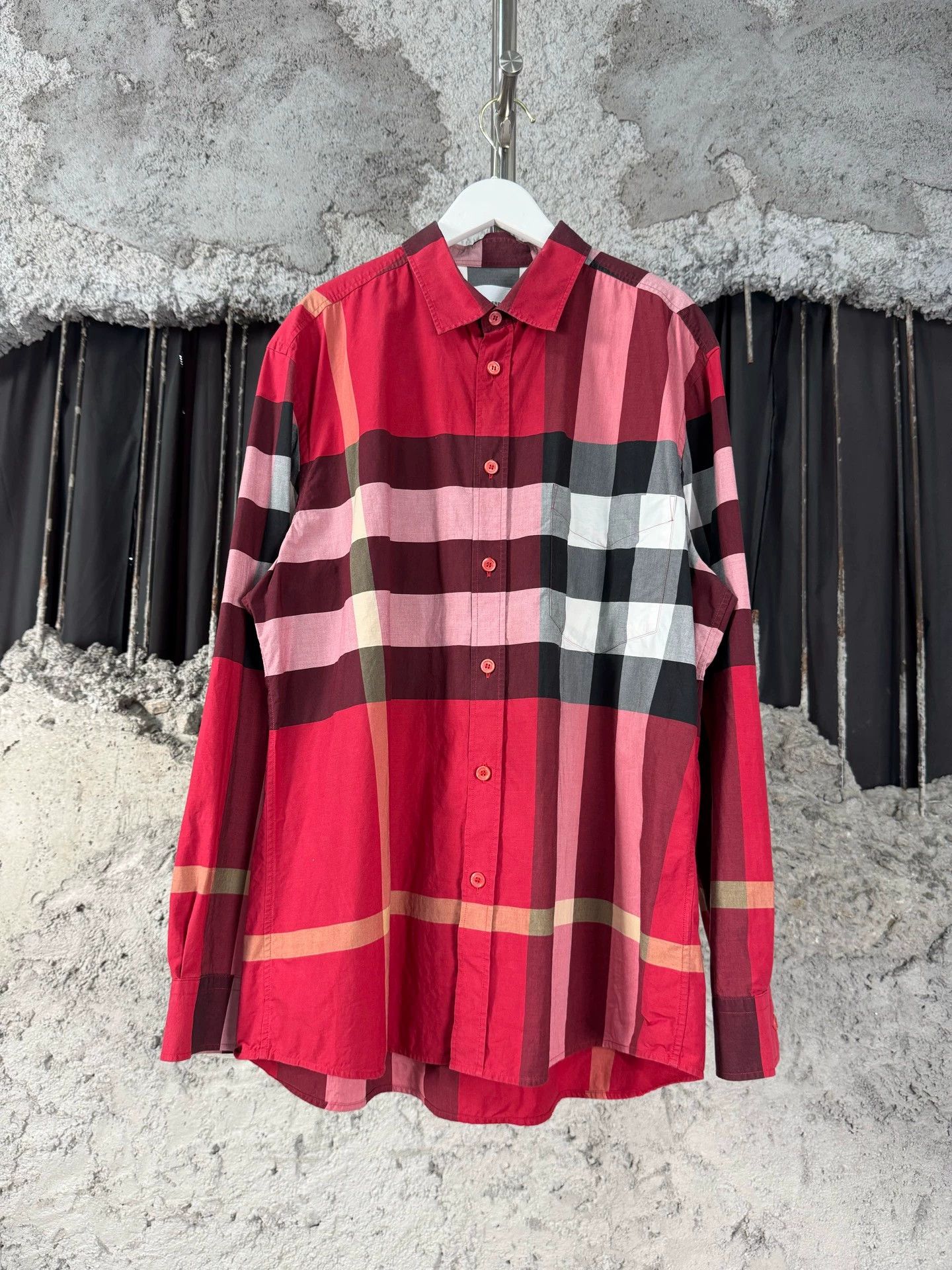 Burberry Burberry Men's XL Check Shirt Size US XL / EU 56 / 4 - 1 Thumbnail
