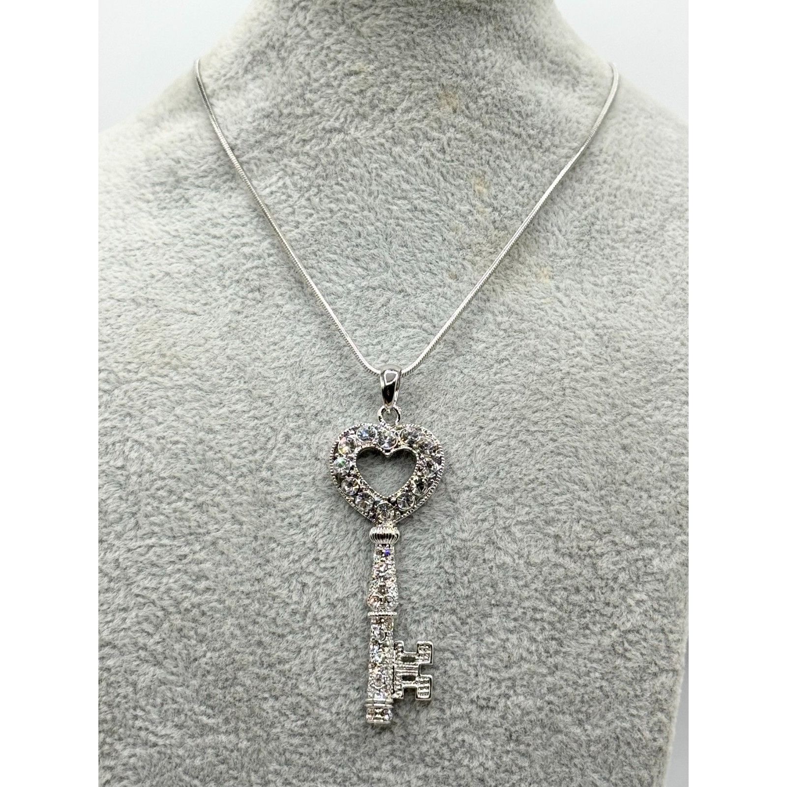 Vintage Vintage silver rhinestone heart key charm pendant necklace Size ONE SIZE - 3 Thumbnail
