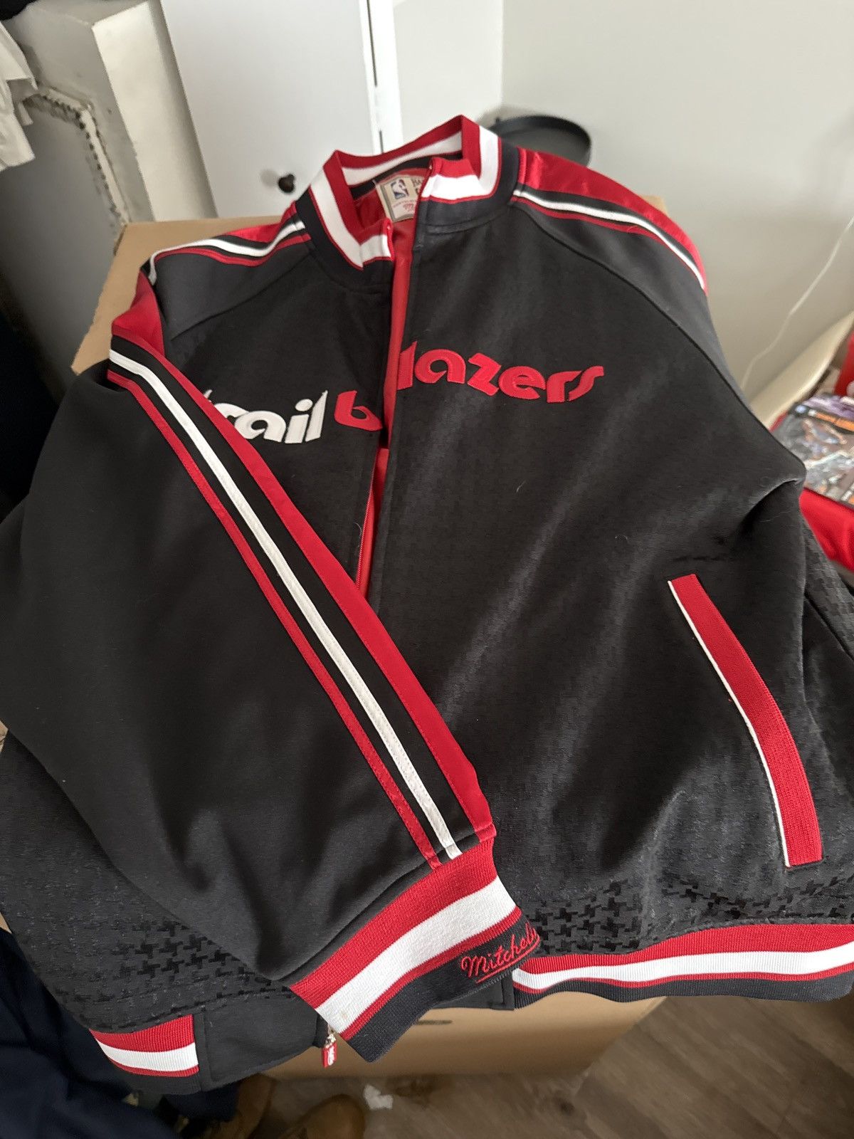 Mitchell & Ness Portland Trailblazers Basketball Jacket Size US L / EU 52-54 / 3 - 1 Preview