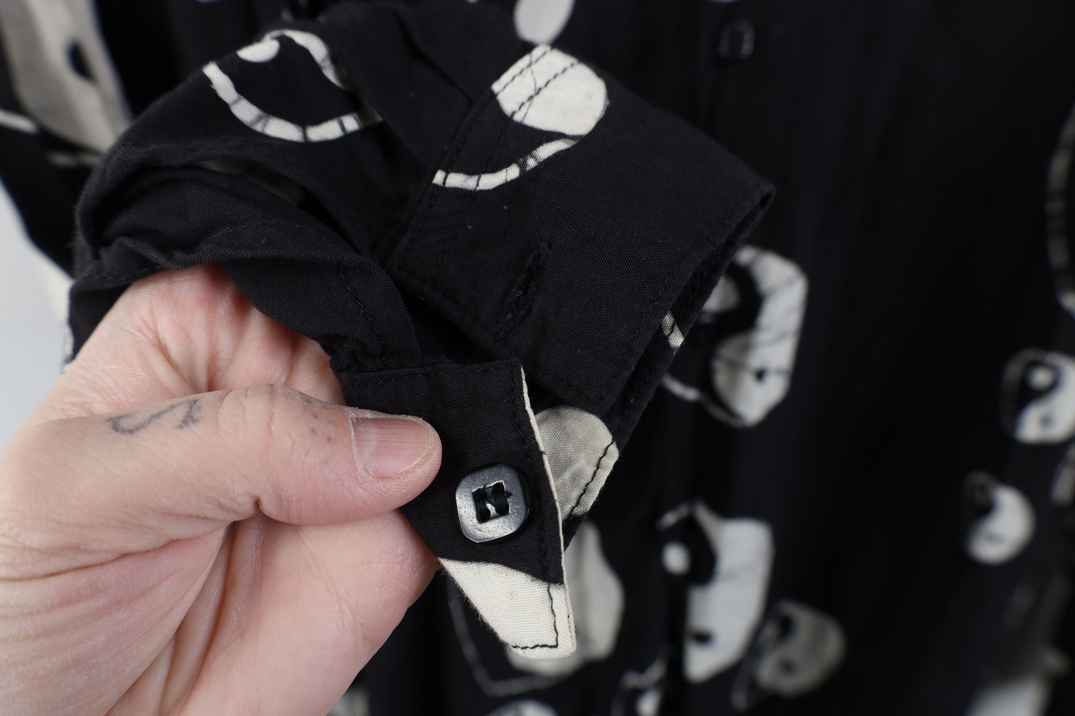 Vintage Vintage 90s Streetwear Rayon Gabardine Yin Yang Button Shirt Size US L / EU 52-54 / 3 - 10 Thumbnail