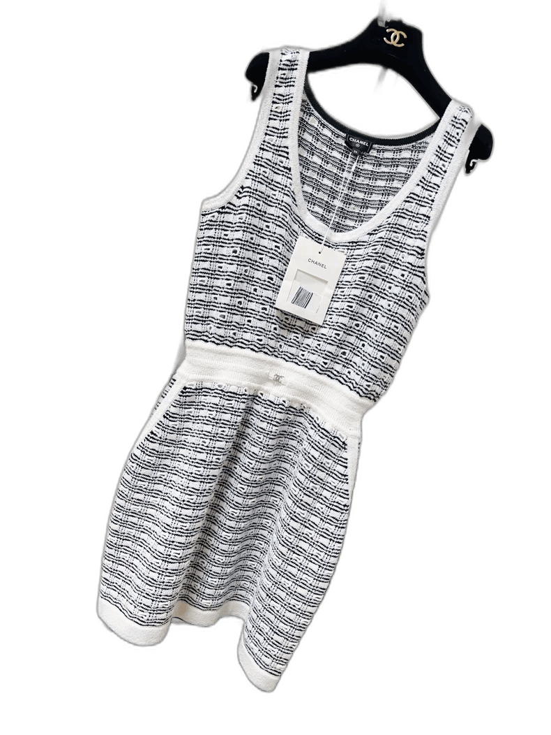 Chanel Chanel 25P Black White Sleeveless Knit Dress Size M / US 6-8 / IT 42-44 - 1 Thumbnail