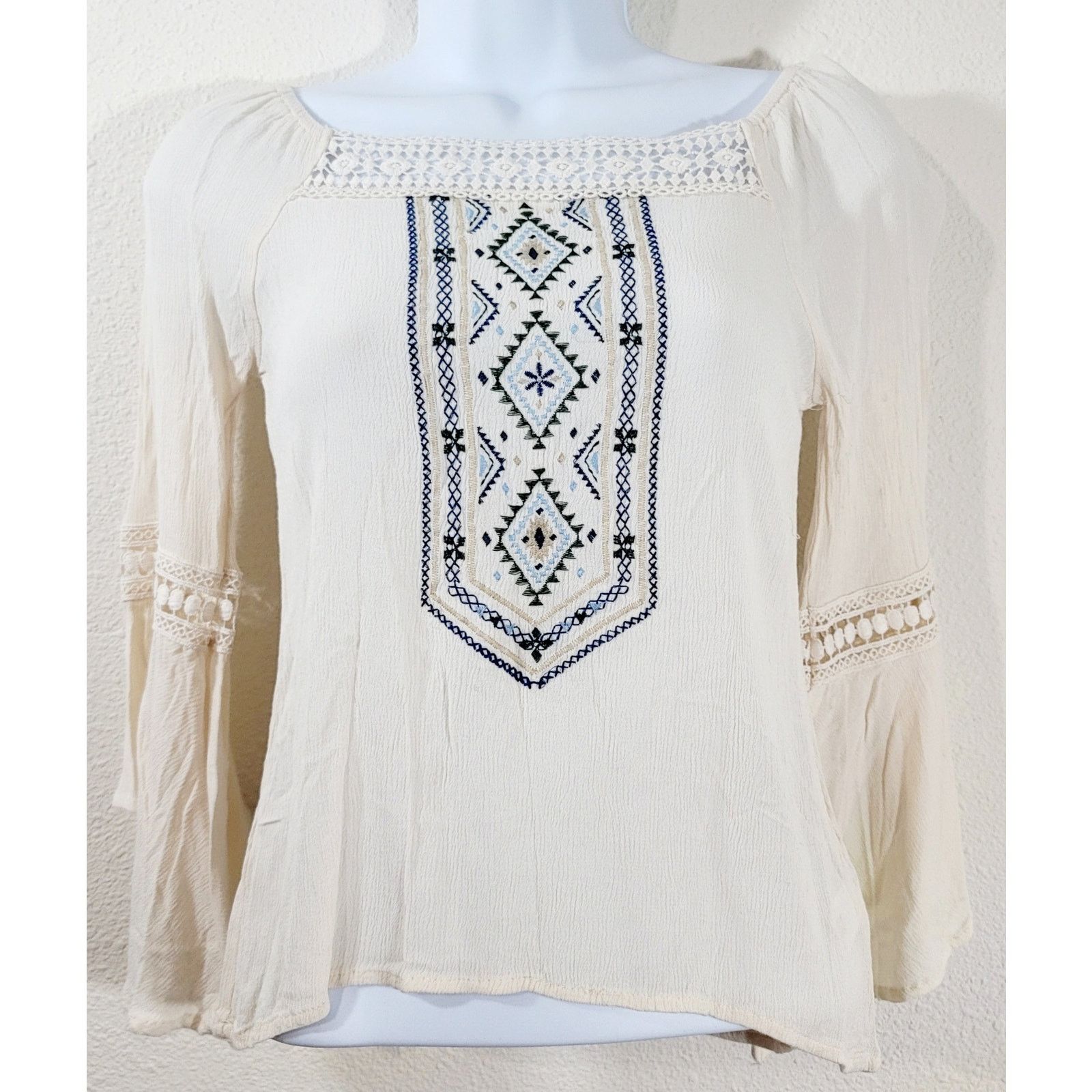 Other Knit Works Cream Blue Embroidered Boho Top Medium Size M / US 6-8 / IT 42-44 - 1 Thumbnail